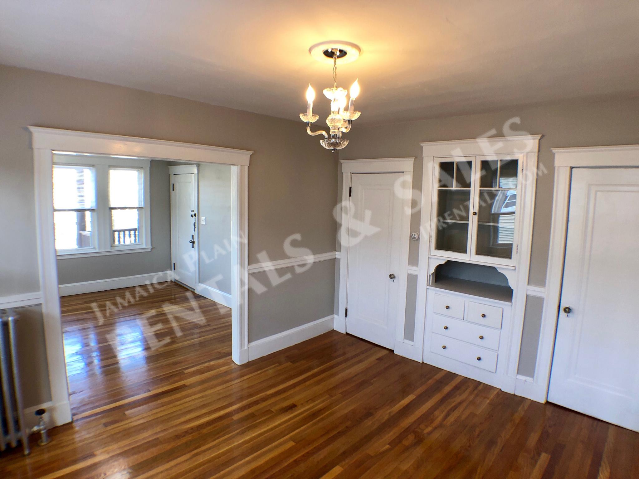 6 Lesher St, Roslindale