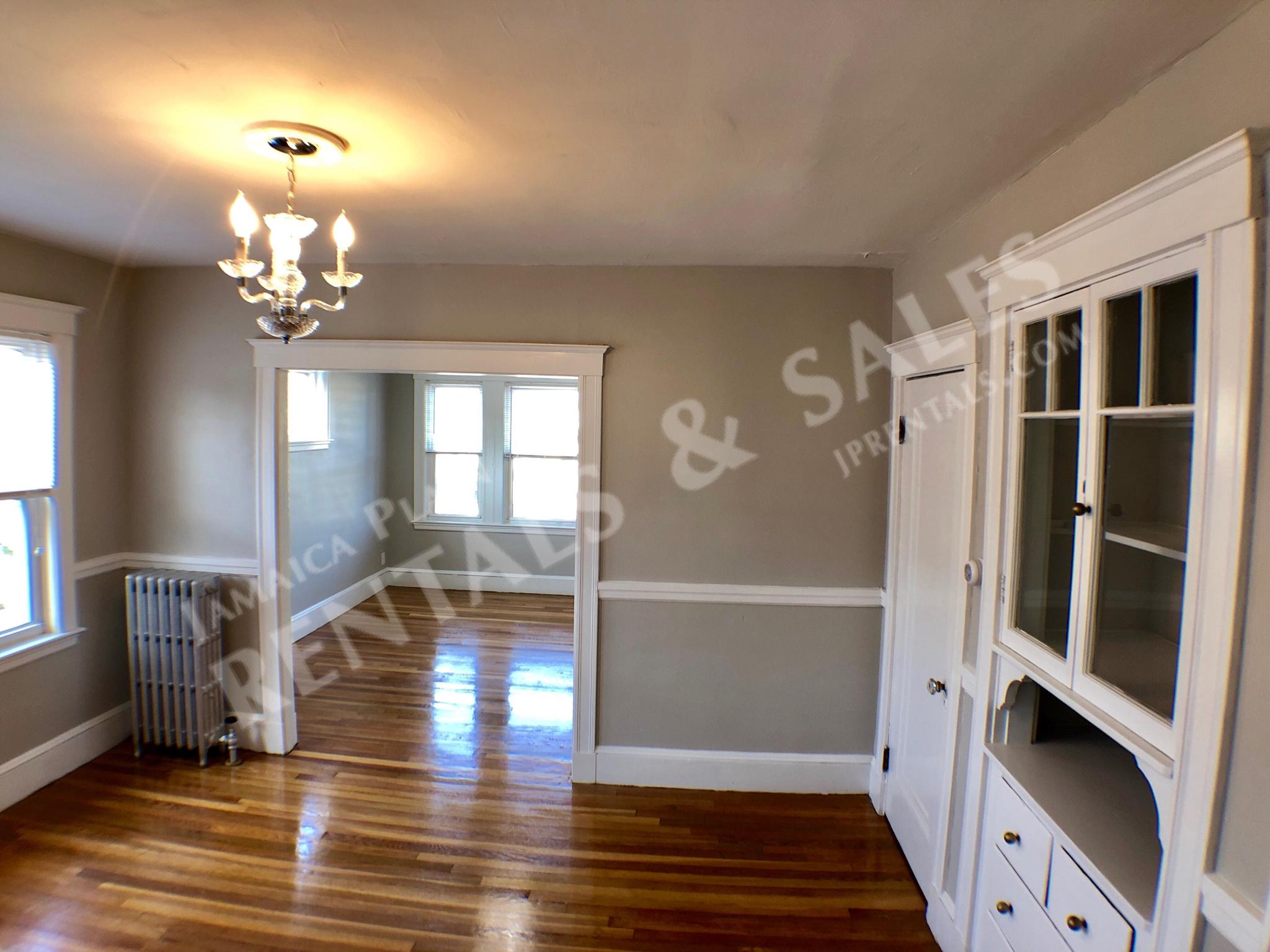 6 Lesher St, Roslindale