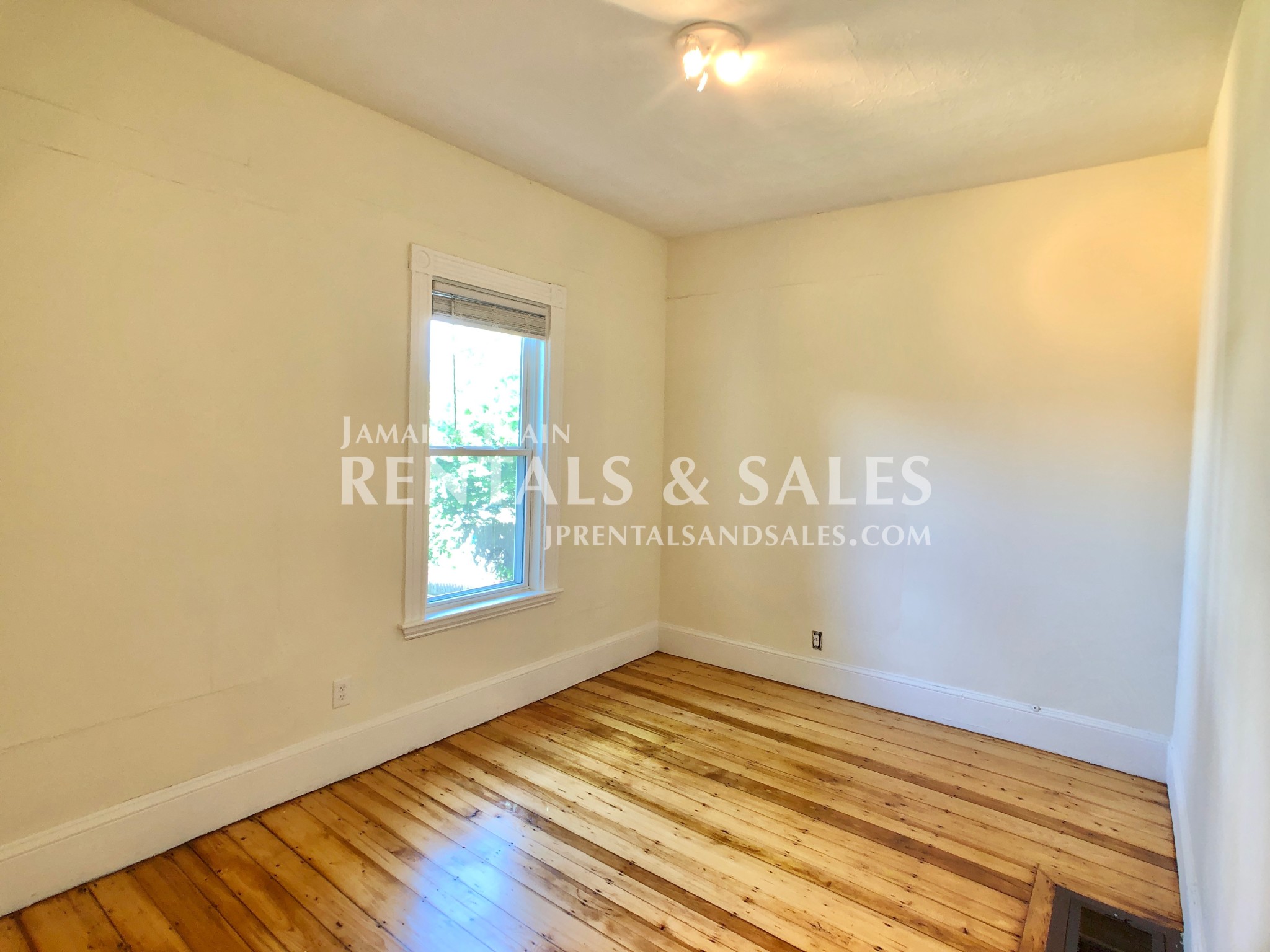 30 Sheridan St, Jamaica Plain