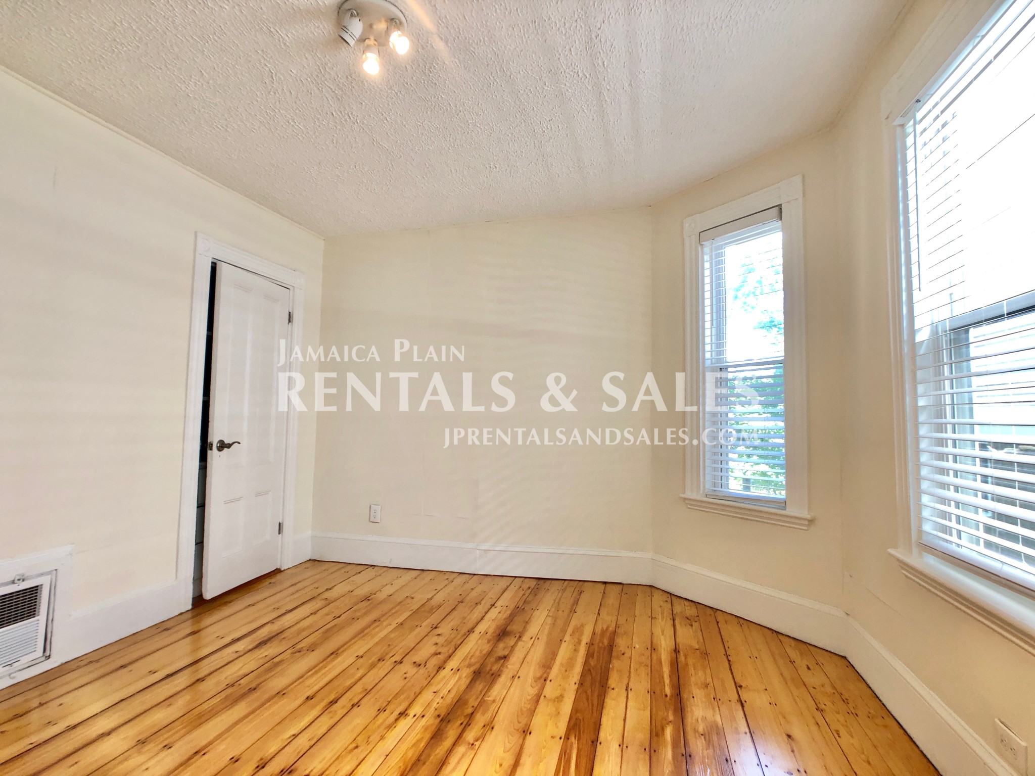 30 Sheridan St, Jamaica Plain