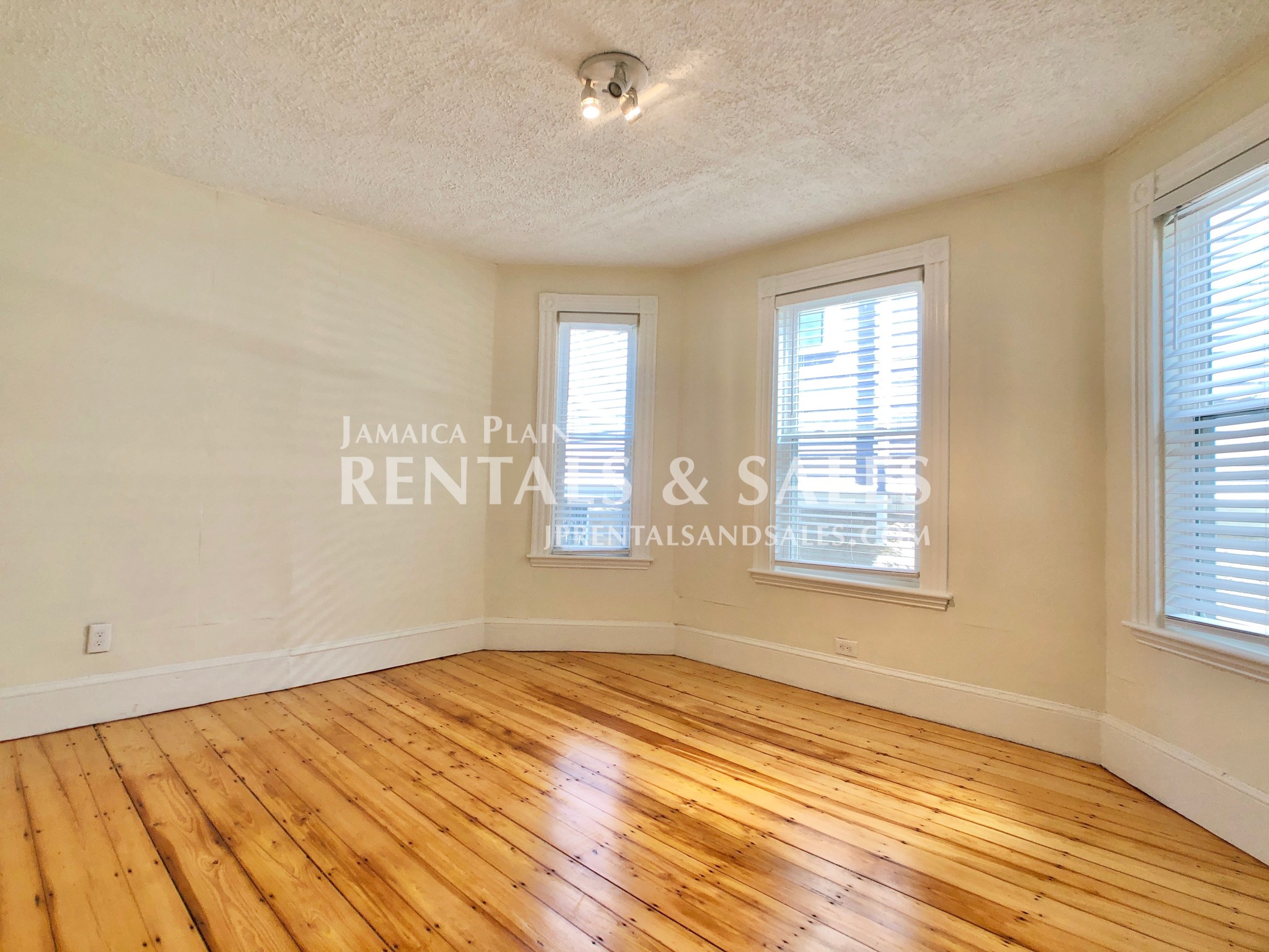 30 Sheridan St, Jamaica Plain