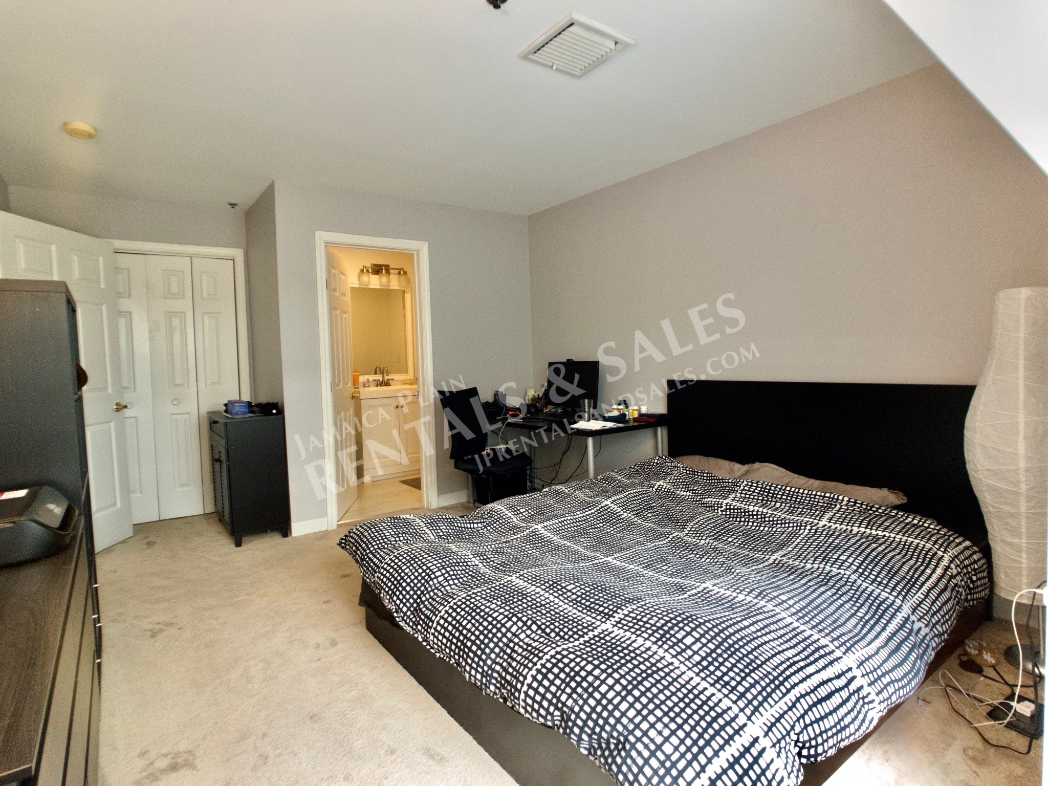 332 Jamaicaway, Jamaica Plain