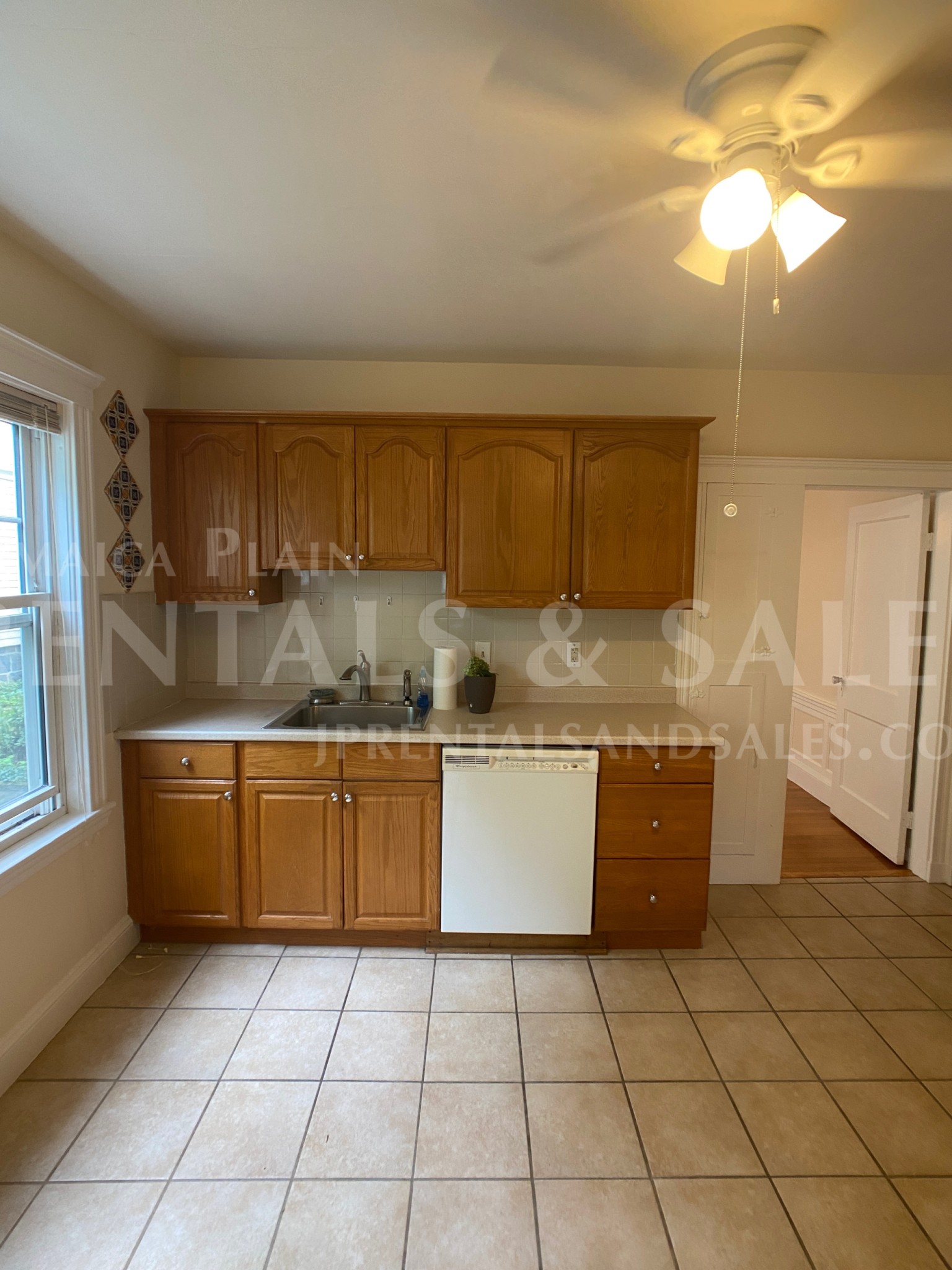 2 bed, 1 bath apartment for rent at 56 Robinwood Ave Unit 2, Jamaica Plain — photo 5 of 19