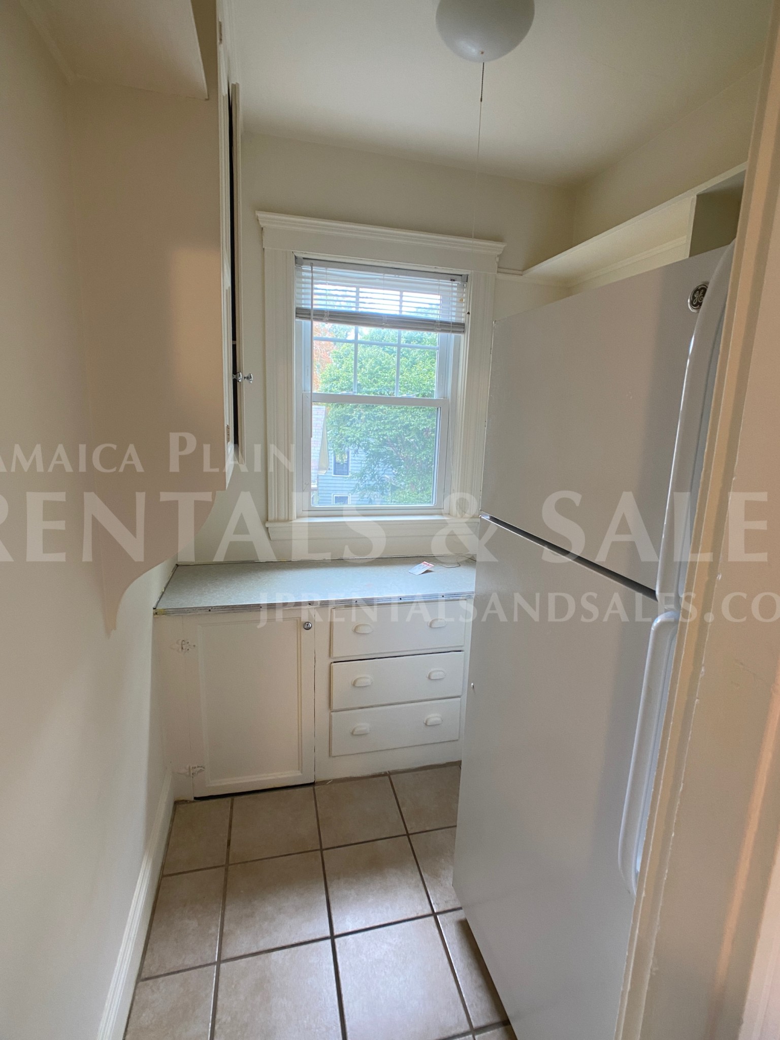 2 bed, 1 bath apartment for rent at 56 Robinwood Ave Unit 2, Jamaica Plain — photo 6 of 19