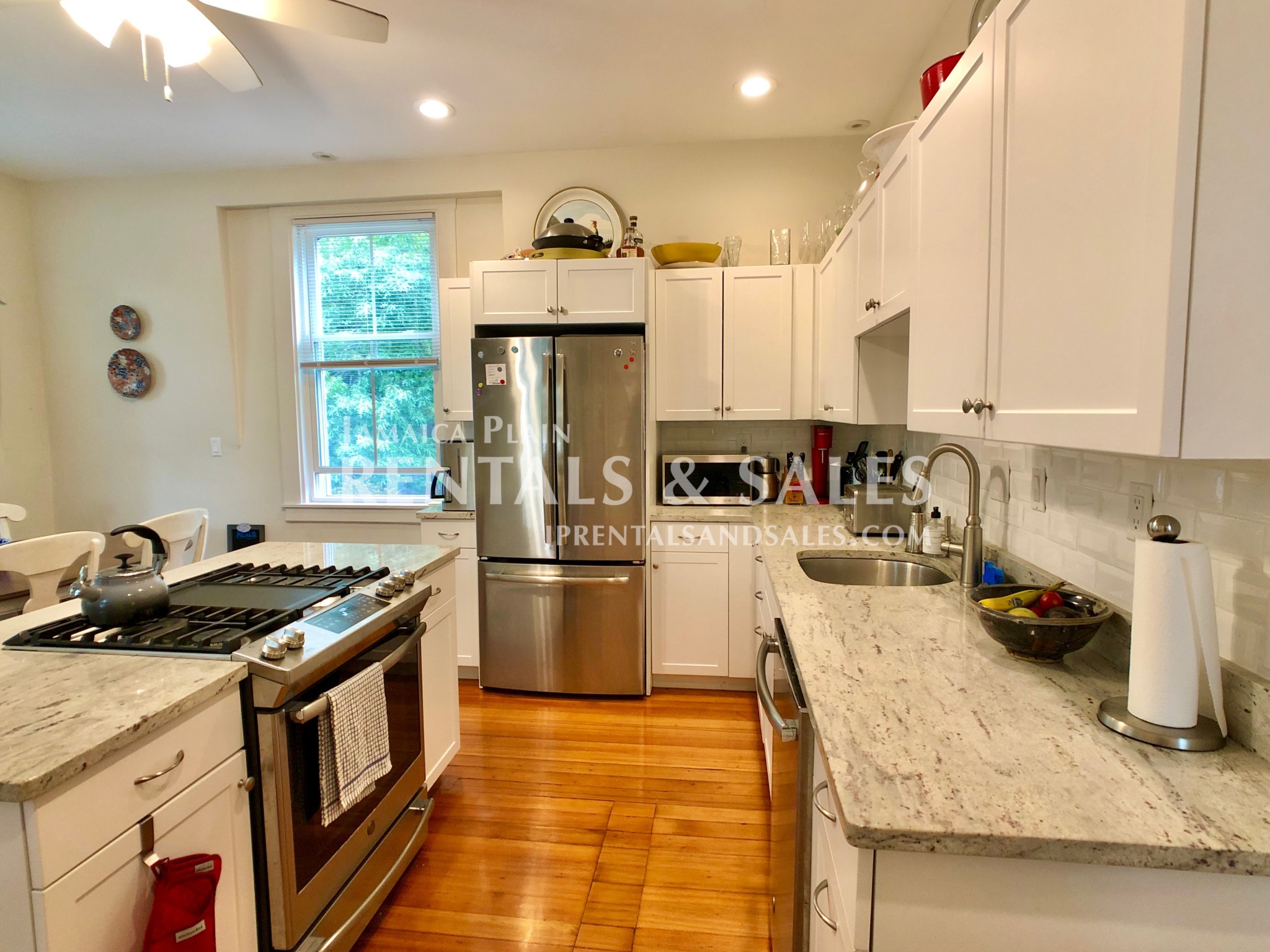3 bed, 2 bath apartment for rent at 61 Pond St Unit 2, Jamaica Plain — photo 3 of 27