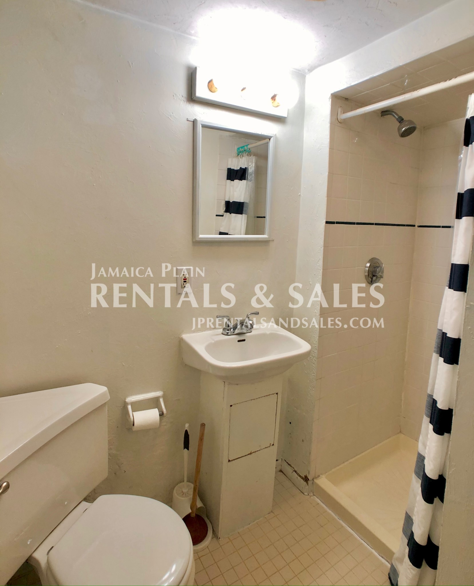 31 Oakview Ter, Jamaica Plain