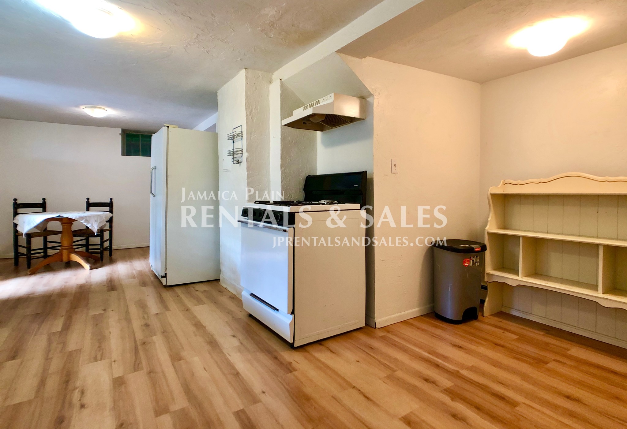 31 Oakview Ter, Jamaica Plain