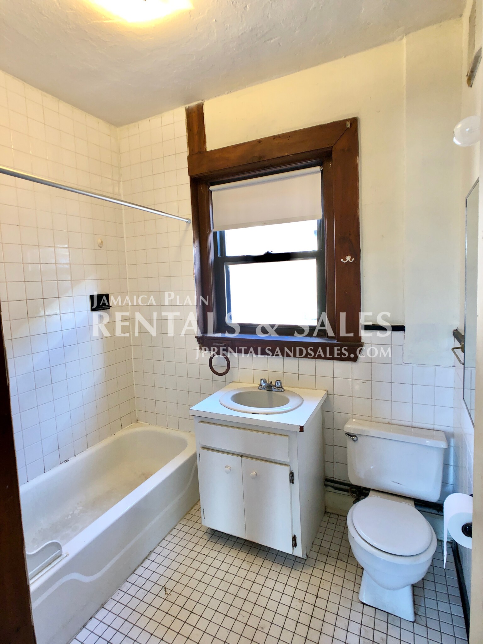 5 bed, 1 bath apartment for rent at 3 Glen Rd Unit 3 BR, Jamaica Plain — photo 7 of 11