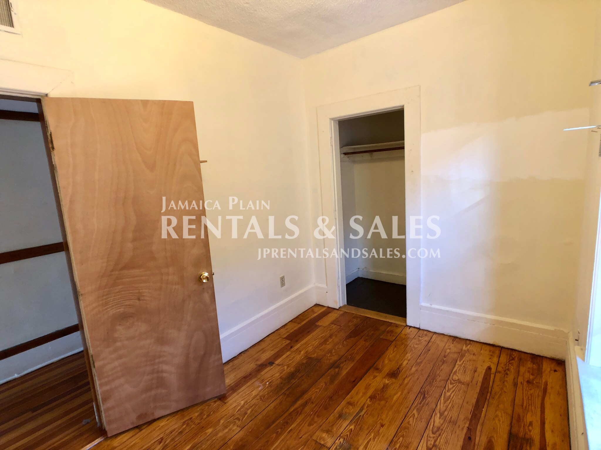 5 bed, 1 bath apartment for rent at 3 Glen Rd Unit 3 BR, Jamaica Plain — photo 10 of 11