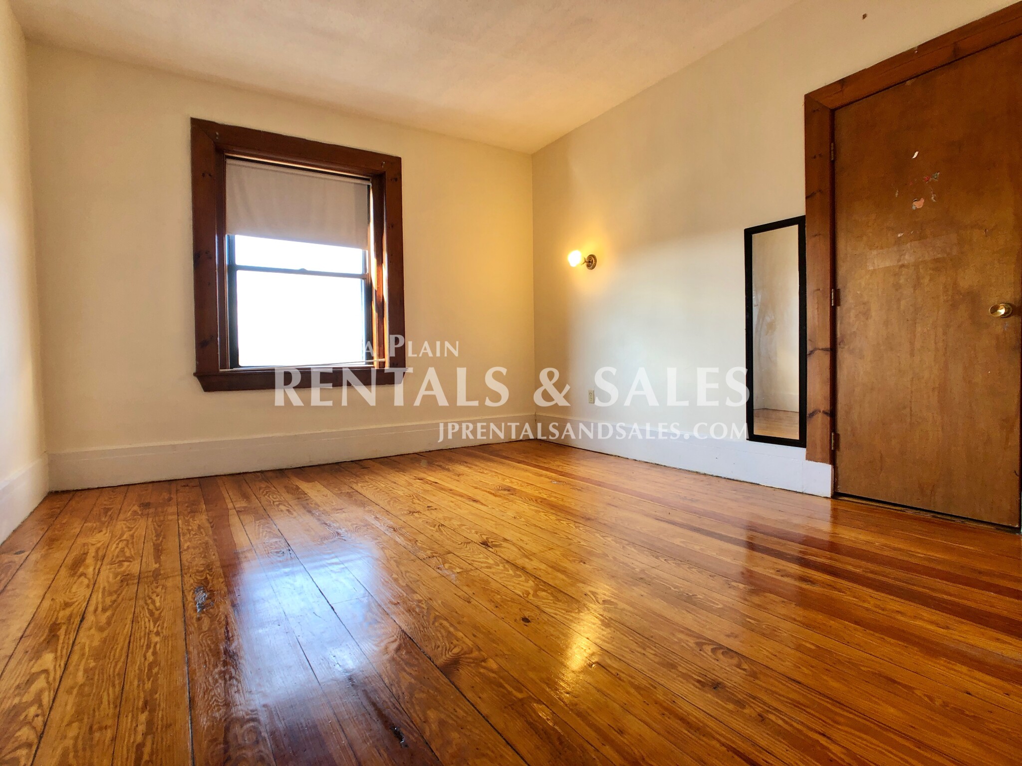 5 bed, 1 bath apartment for rent at 3 Glen Rd Unit 3 BR, Jamaica Plain — photo 9 of 11