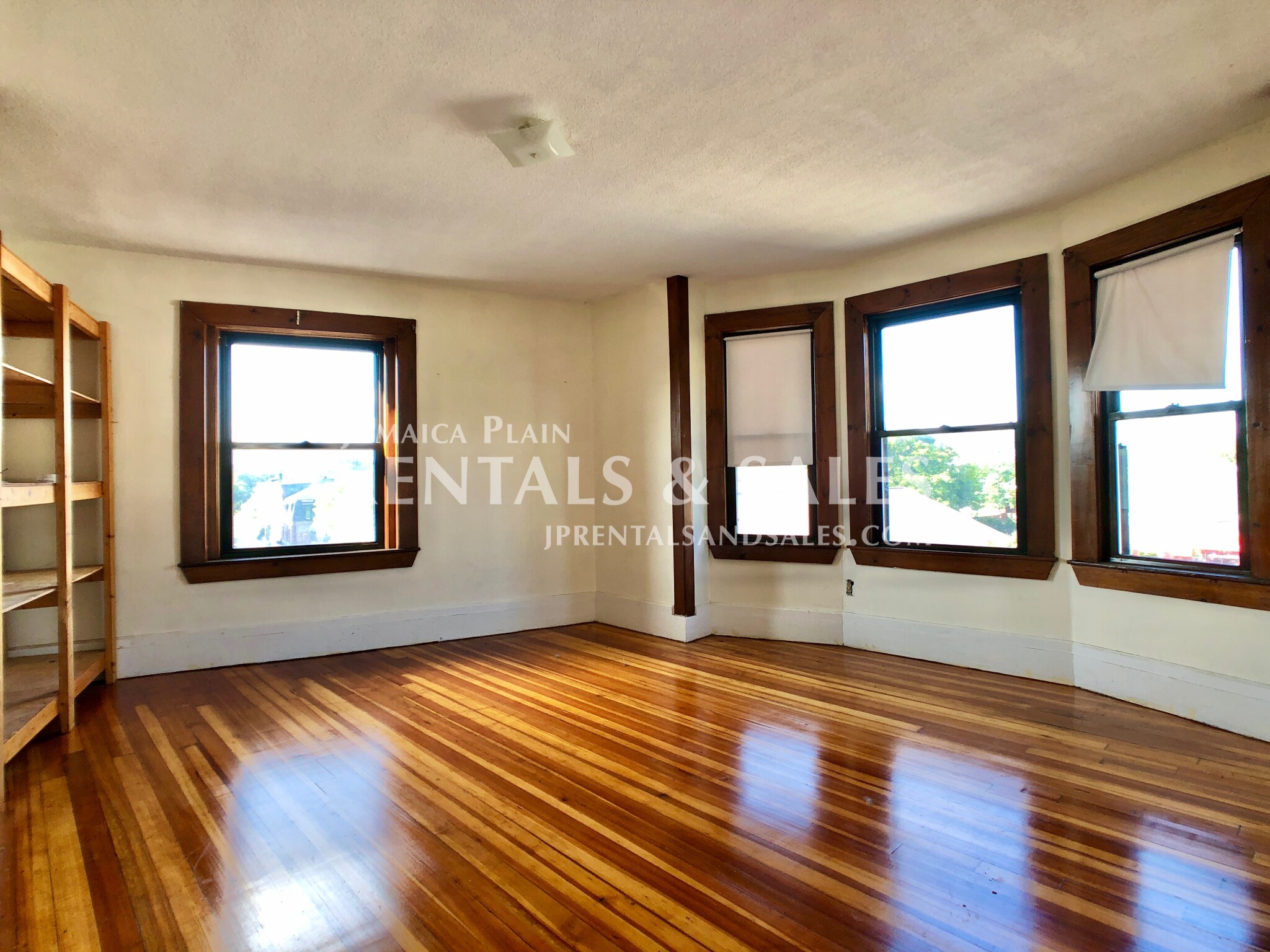 5 bed, 1 bath apartment for rent at 3 Glen Rd Unit 3 BR, Jamaica Plain — photo 2 of 11