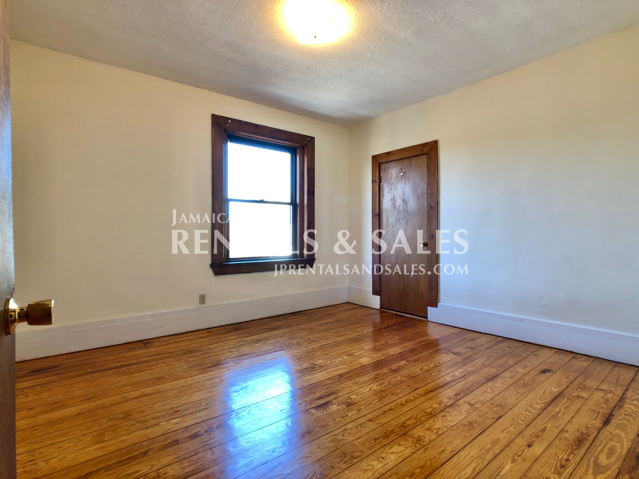 5 bed, 1 bath apartment for rent at 3 Glen Rd Unit 3 BR, Jamaica Plain — photo 4 of 11