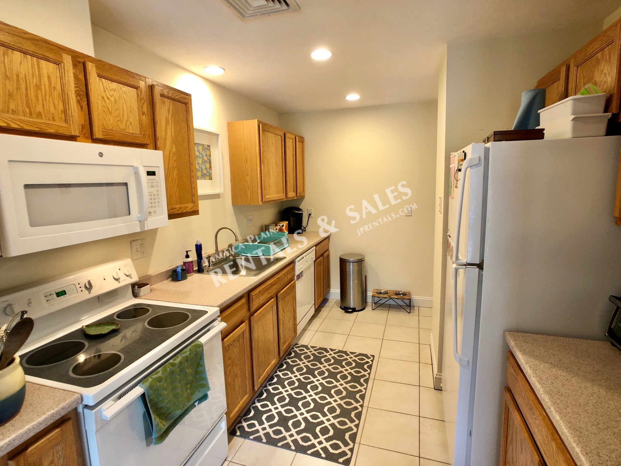 27 Clive St, Jamaica Plain