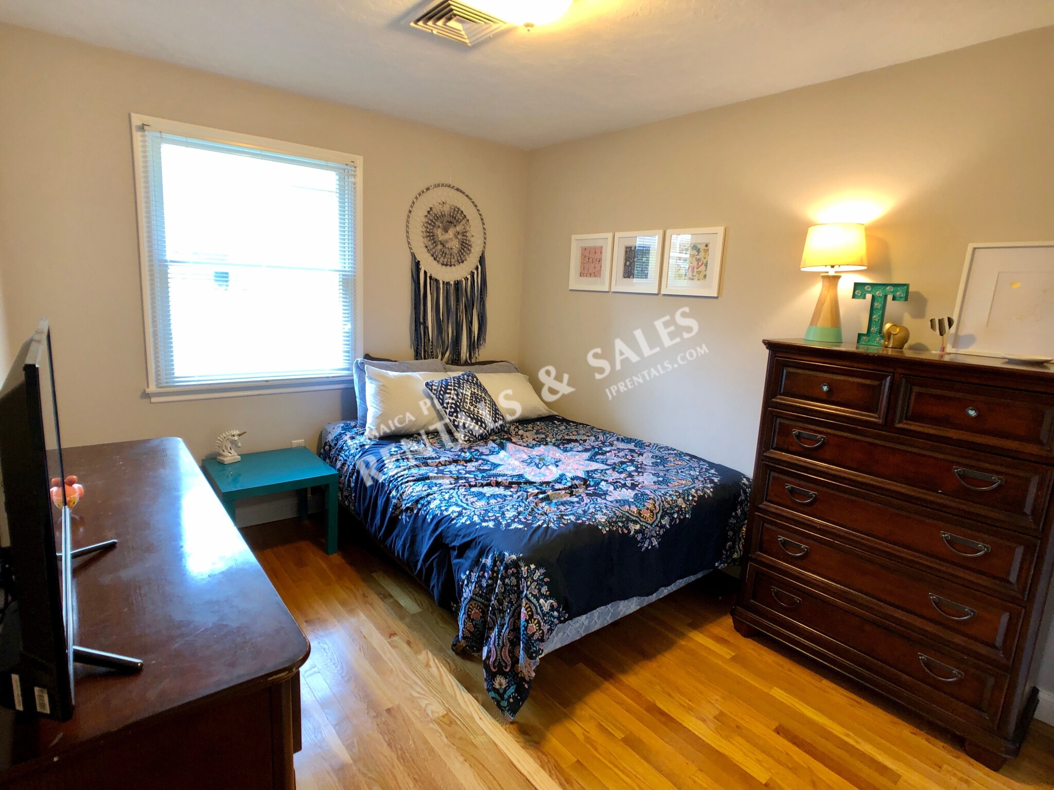 27 Clive St, Jamaica Plain