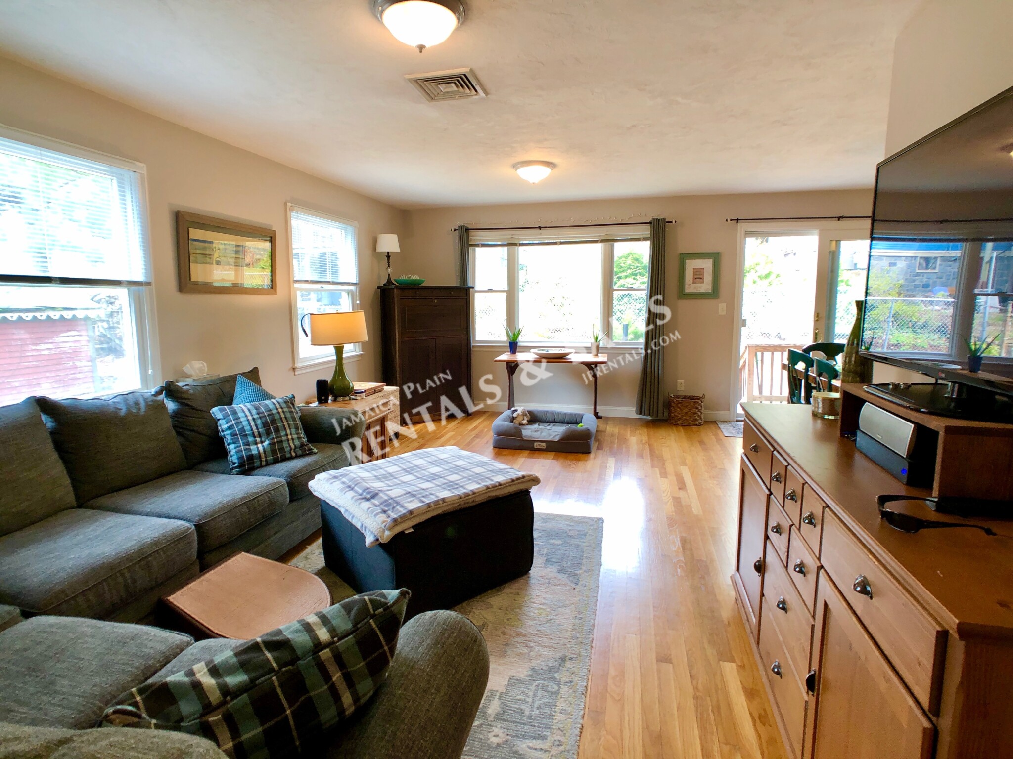 27 Clive St, Jamaica Plain