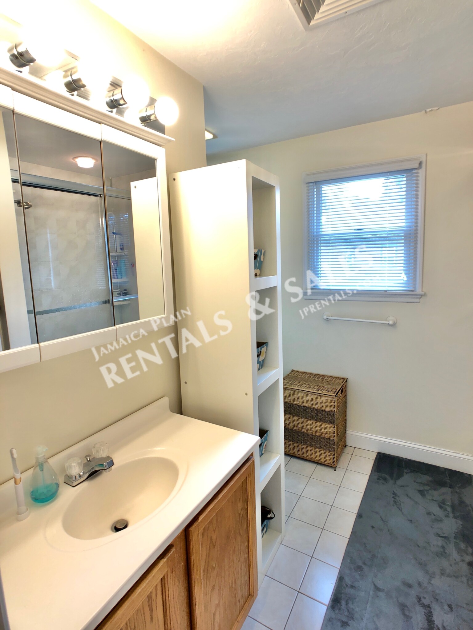 27 Clive St, Jamaica Plain