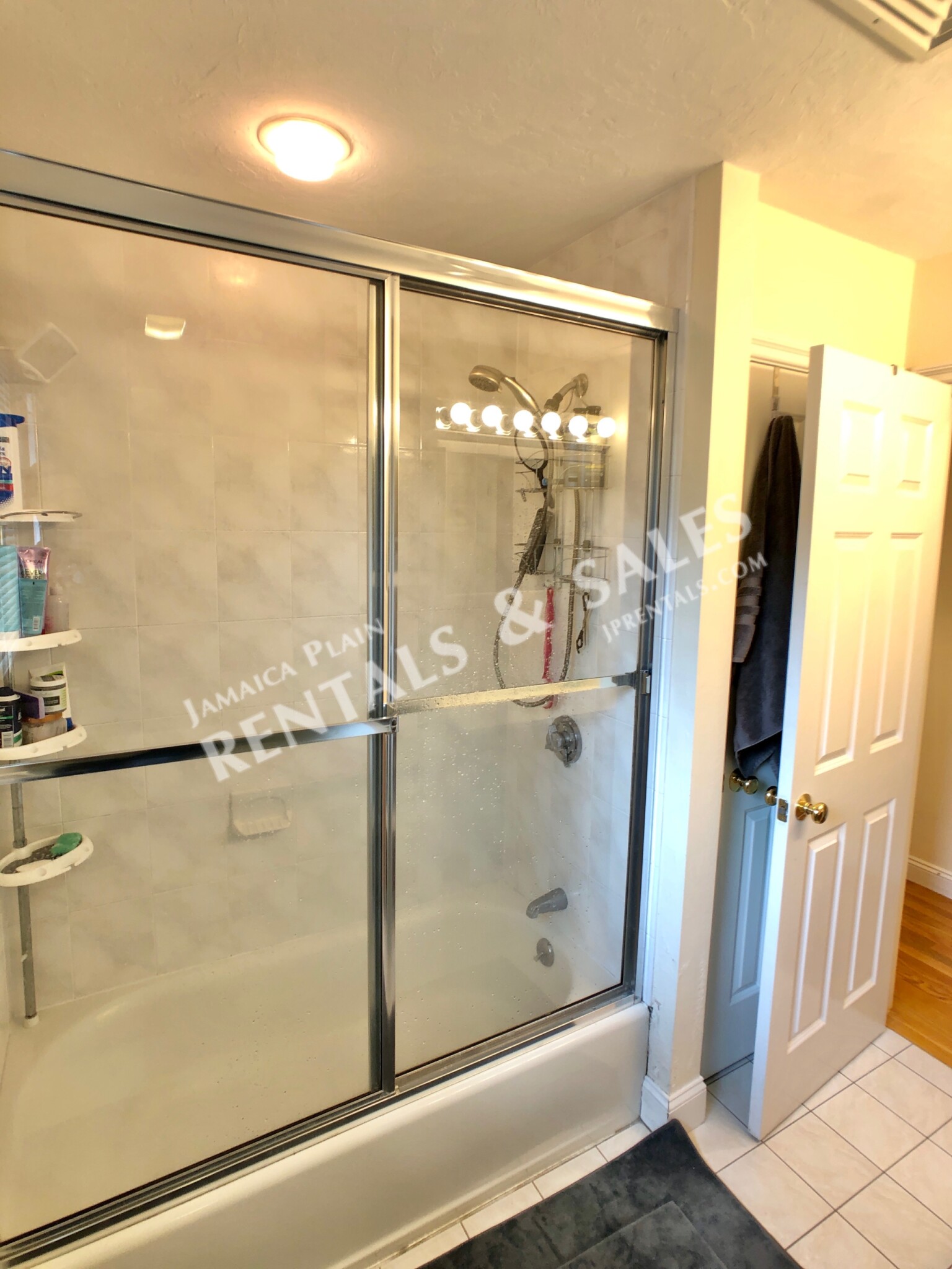 27 Clive St, Jamaica Plain