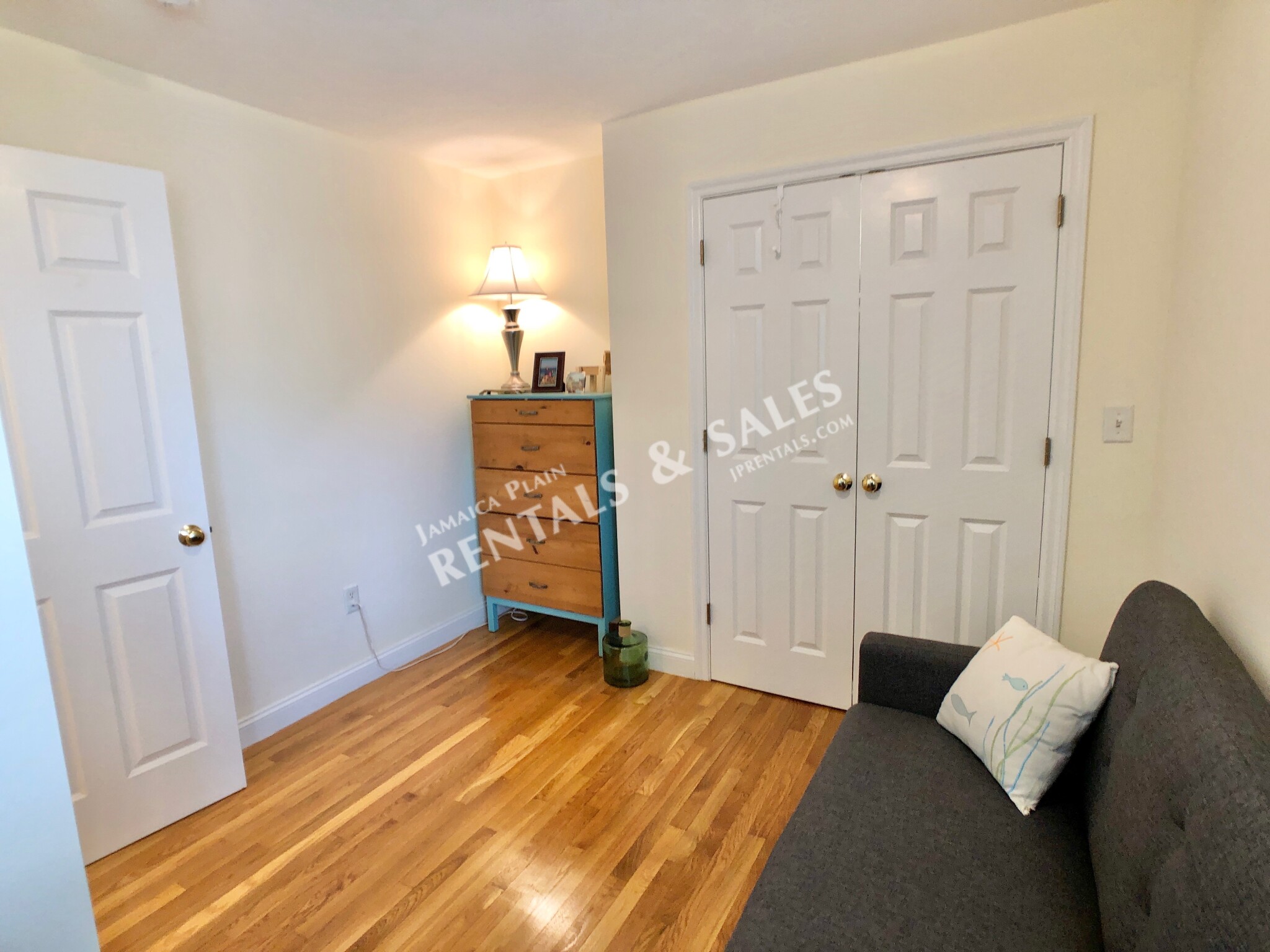 27 Clive St, Jamaica Plain