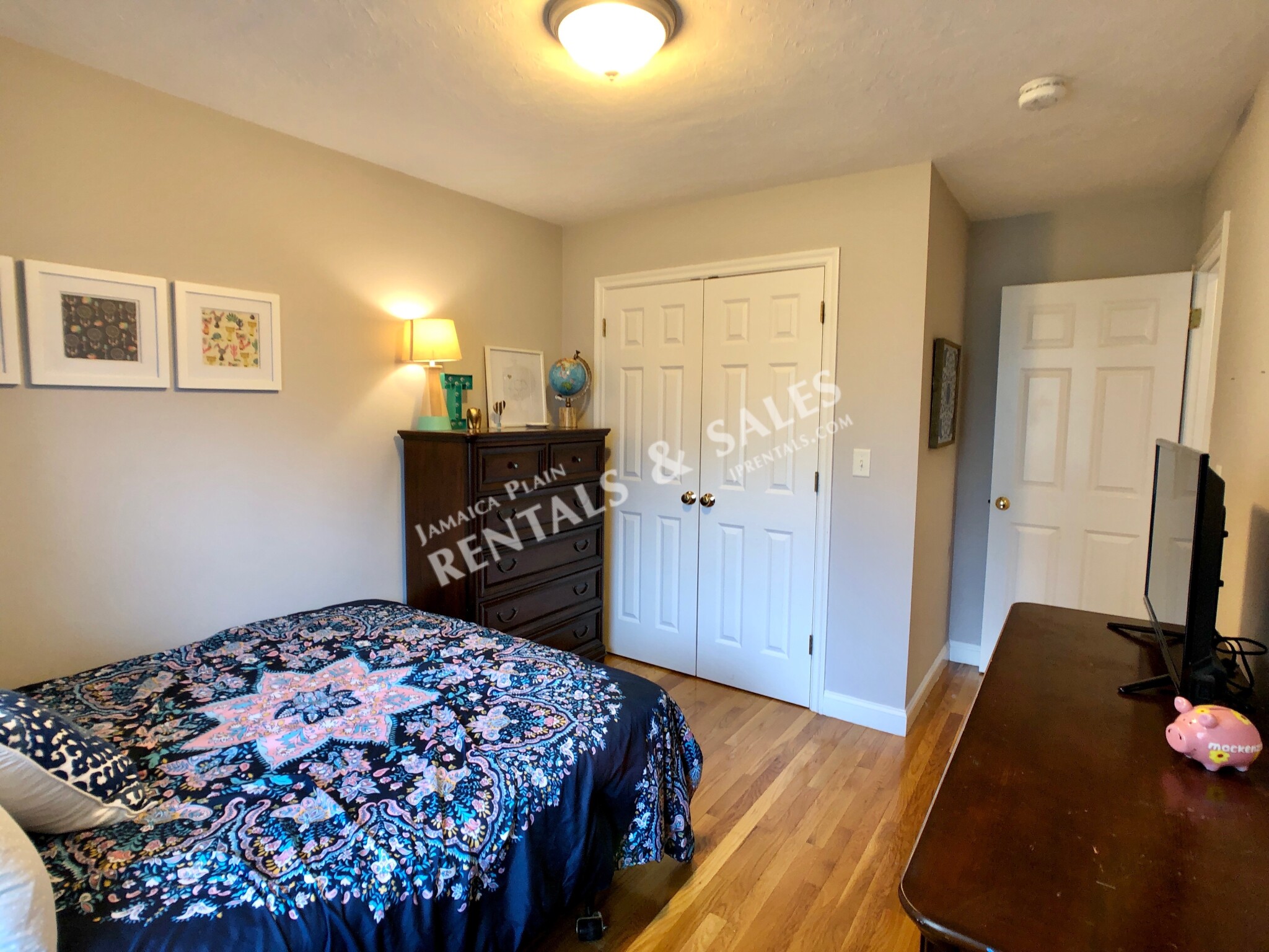 27 Clive St, Jamaica Plain