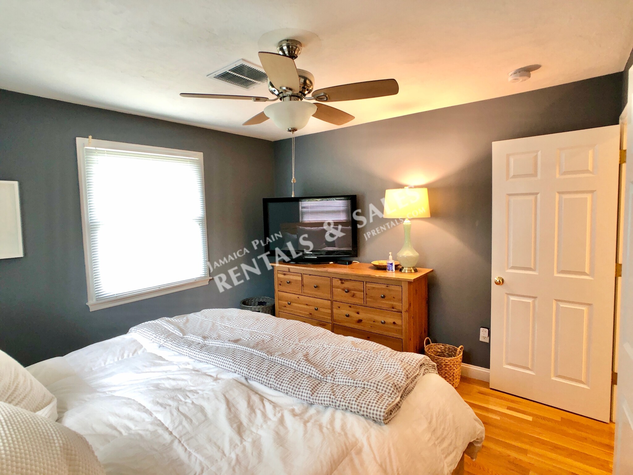 27 Clive St, Jamaica Plain