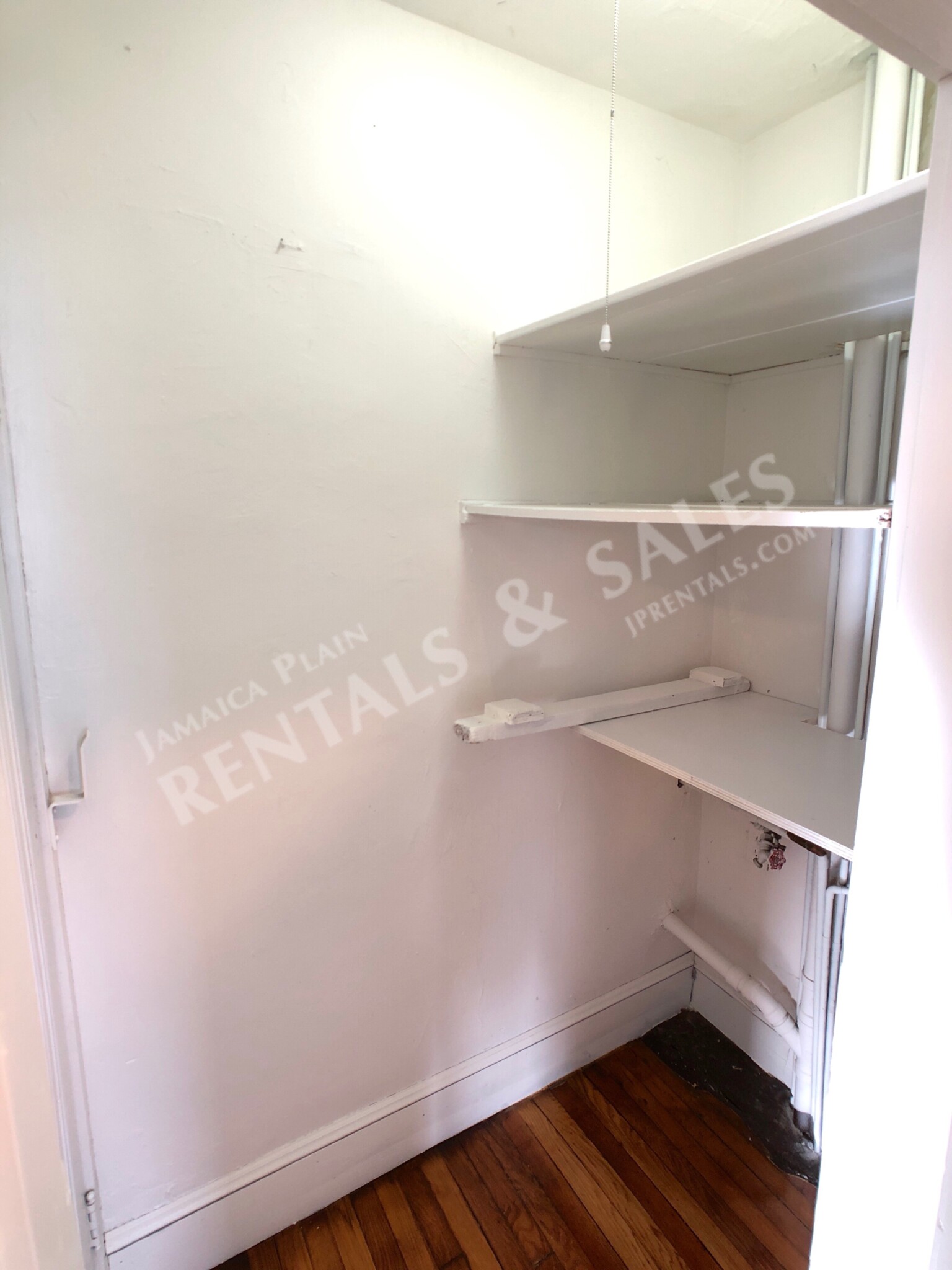 6 Lesher St, Jamaica Plain