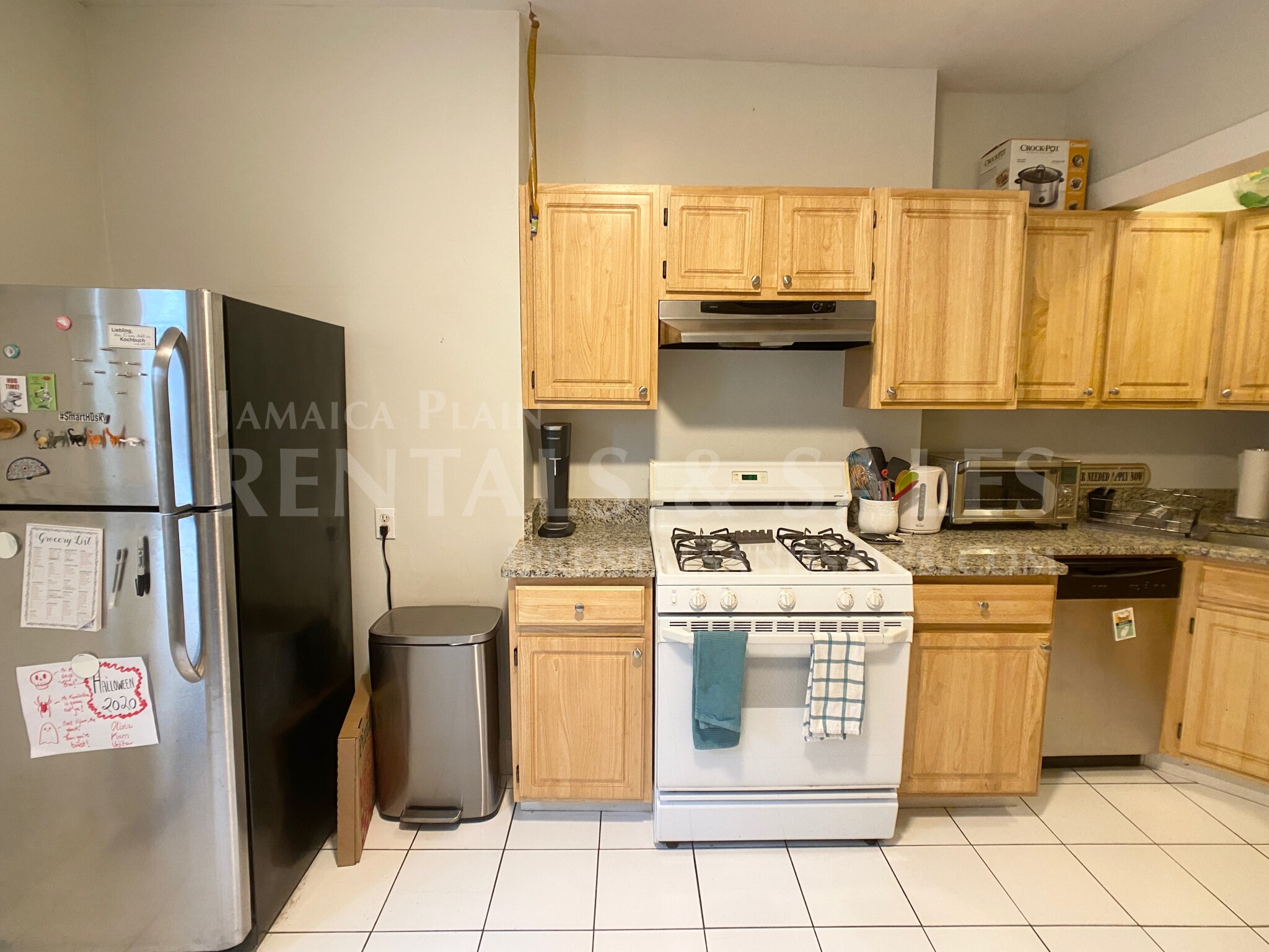 3 bed, 1 bath apartment for rent at 48 Green St Unit 1, Jamaica Plain — photo 3 of 18