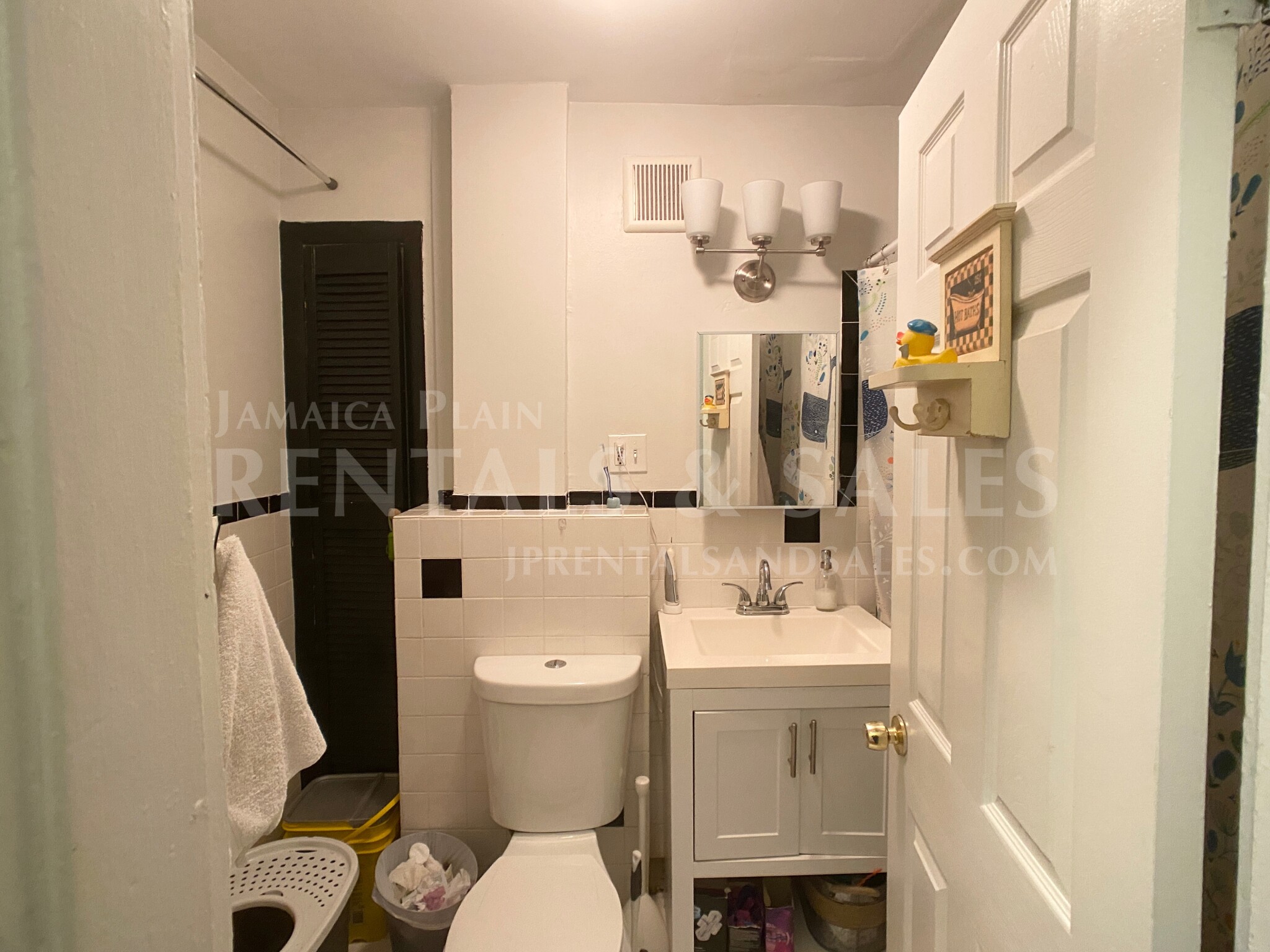 3 bed, 1 bath apartment for rent at 48 Green St Unit 1, Jamaica Plain — photo 13 of 18