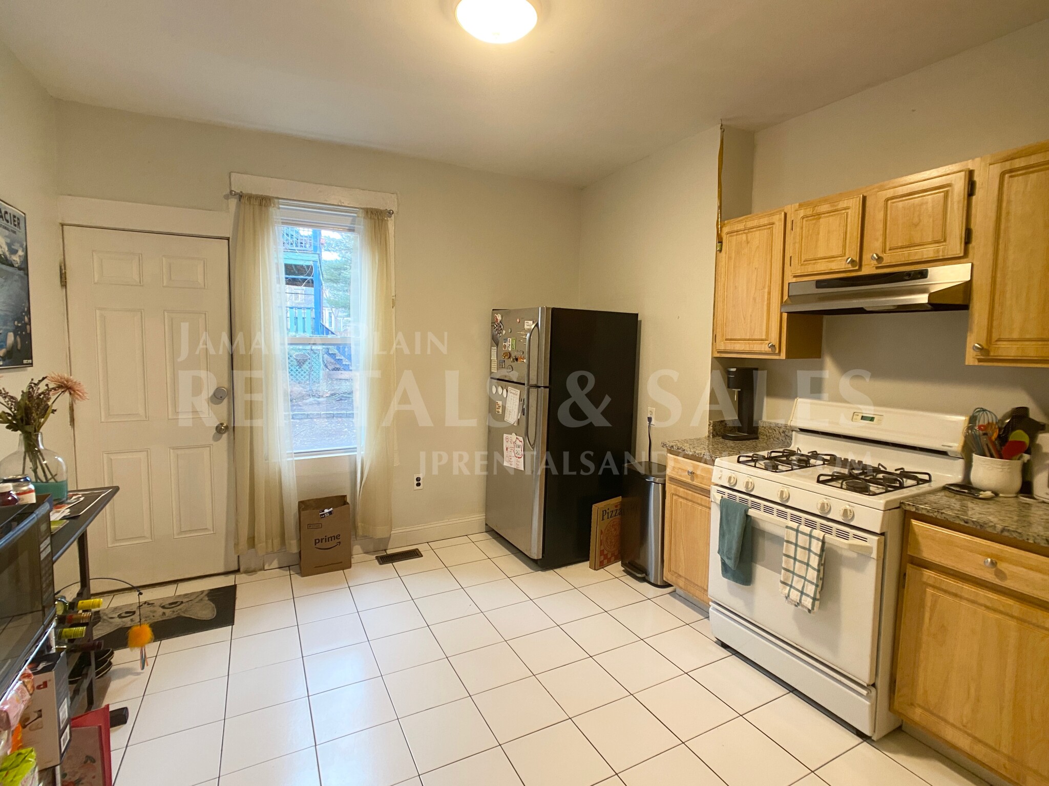 3 bed, 1 bath apartment for rent at 48 Green St Unit 1, Jamaica Plain — photo 2 of 18
