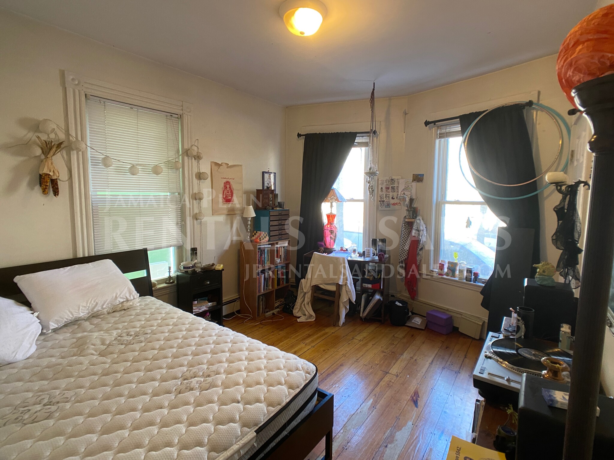 4 bed, 1 bath apartment for rent at 32 Fisher Ave Unit 1 CO, Jamaica Plain — photo 11 of 18
