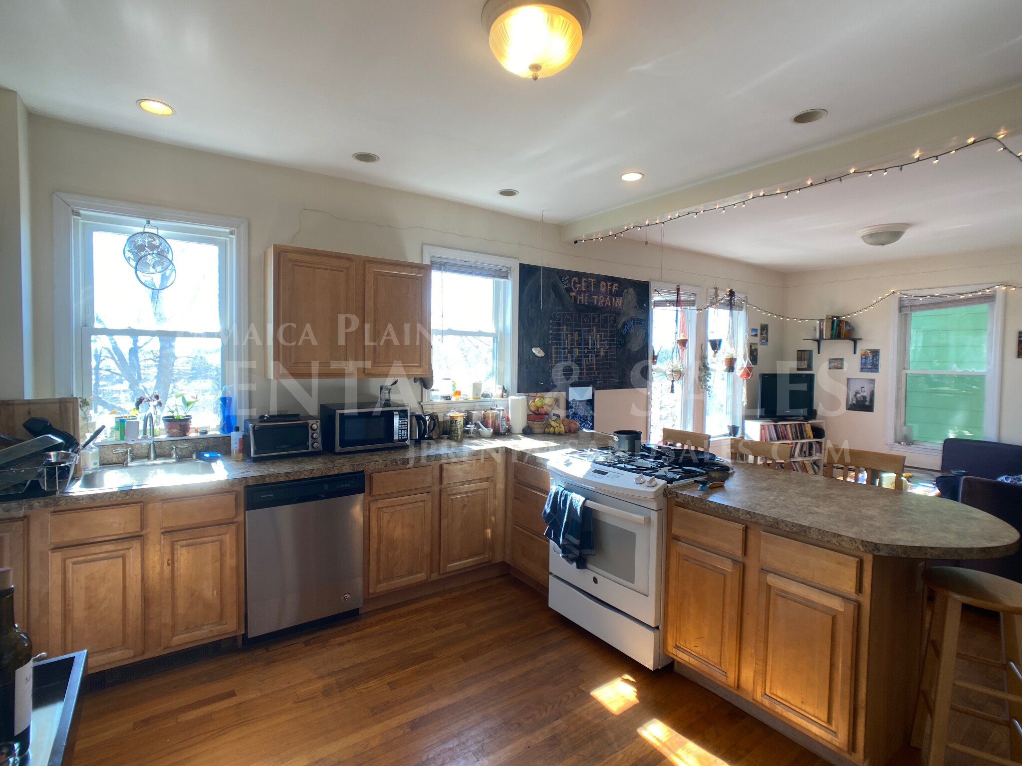 4 bed, 1 bath apartment for rent at 32 Fisher Ave Unit 1 CO, Jamaica Plain — photo 1 of 18