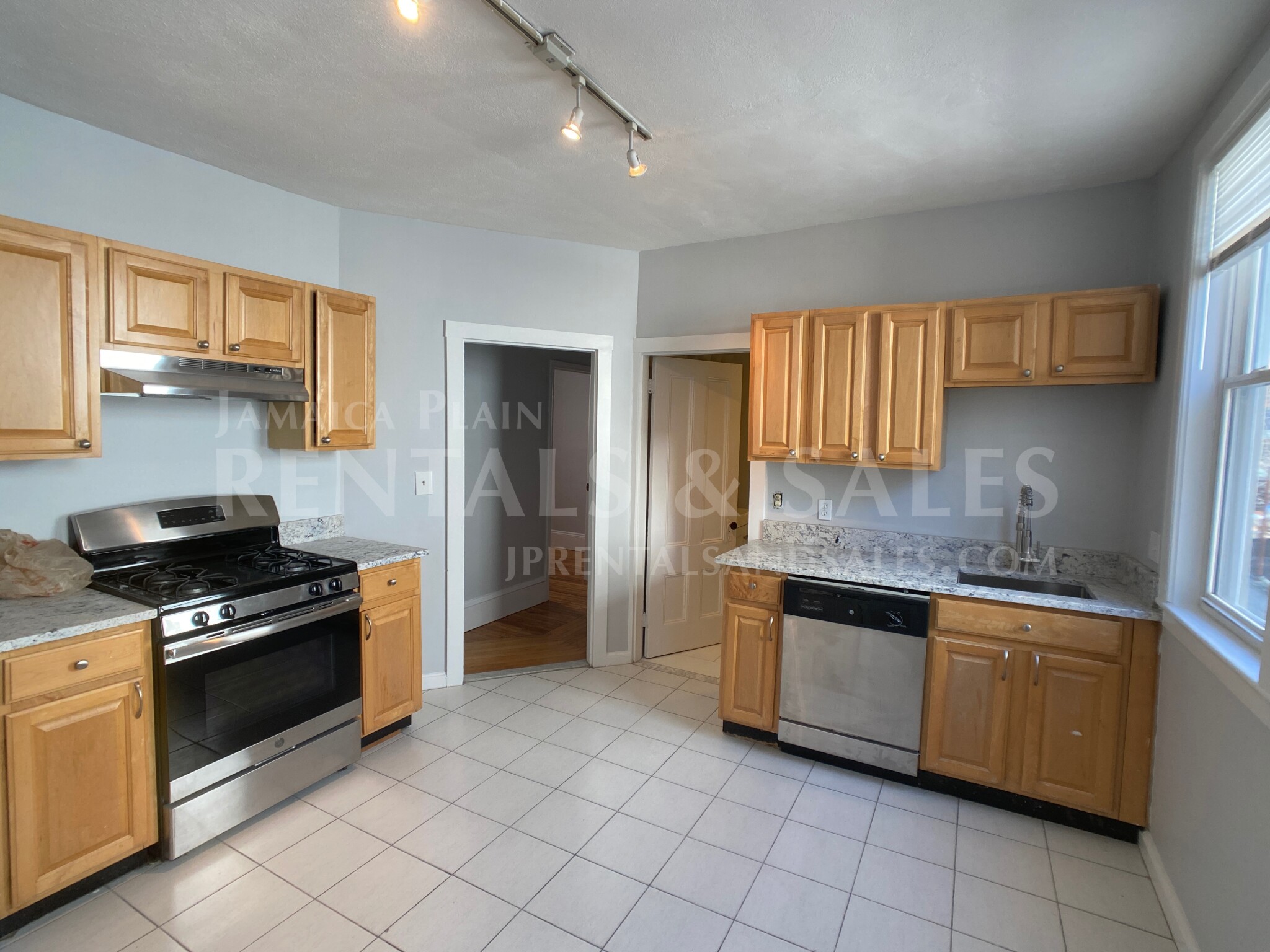 156 South St, Jamaica Plain