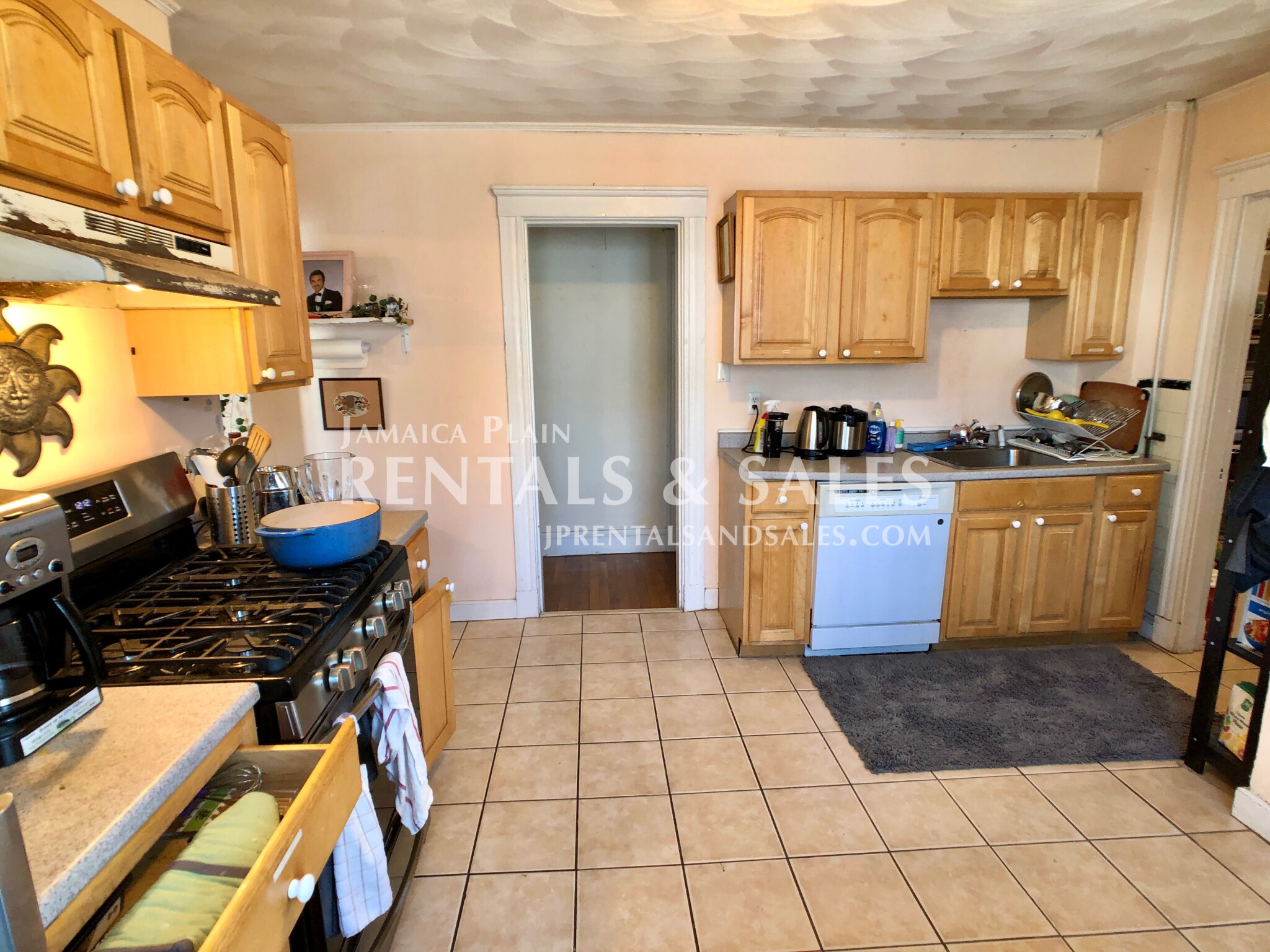 3 bed, 1 bath apartment for rent at 16 Lourdes Unit 2, Jamaica Plain — photo 3 of 19