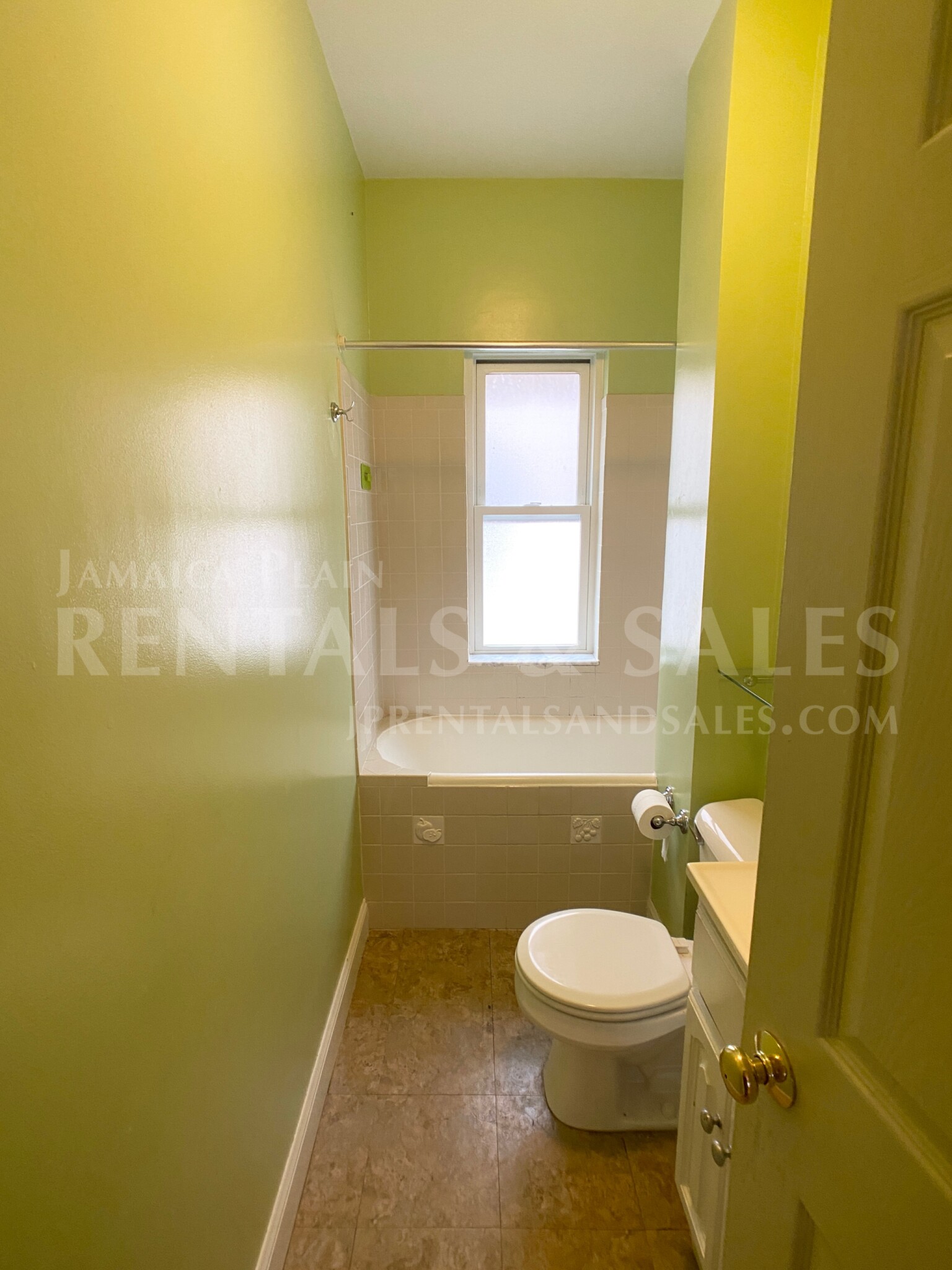 3 bed, 1 bath apartment for rent at 55 Rossmore Rd Unit 2 CO, Jamaica Plain — photo 11 of 16