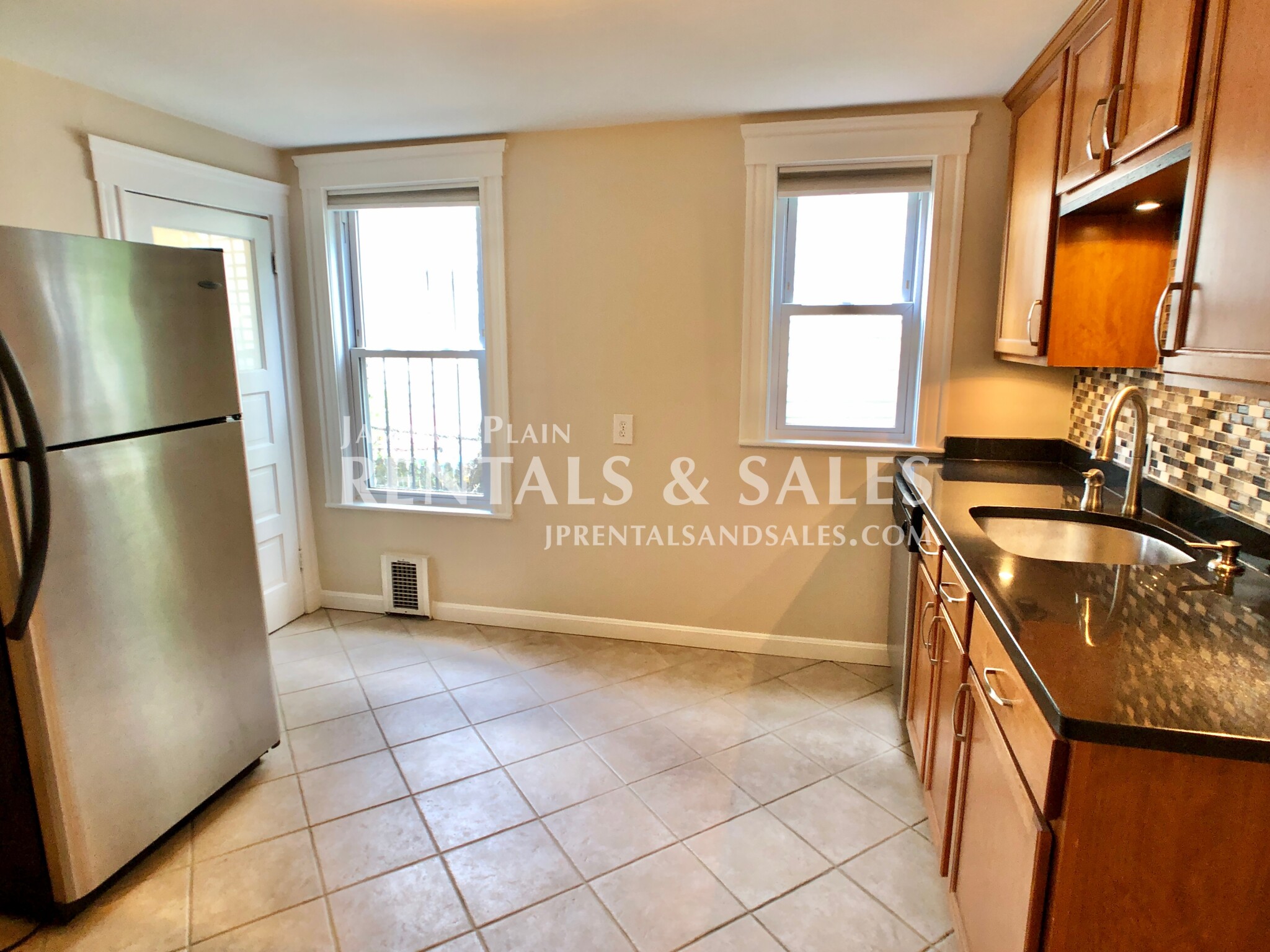2 bed, 1 bath apartment for rent at 141 South St Unit 1, Jamaica Plain — photo 2 of 14