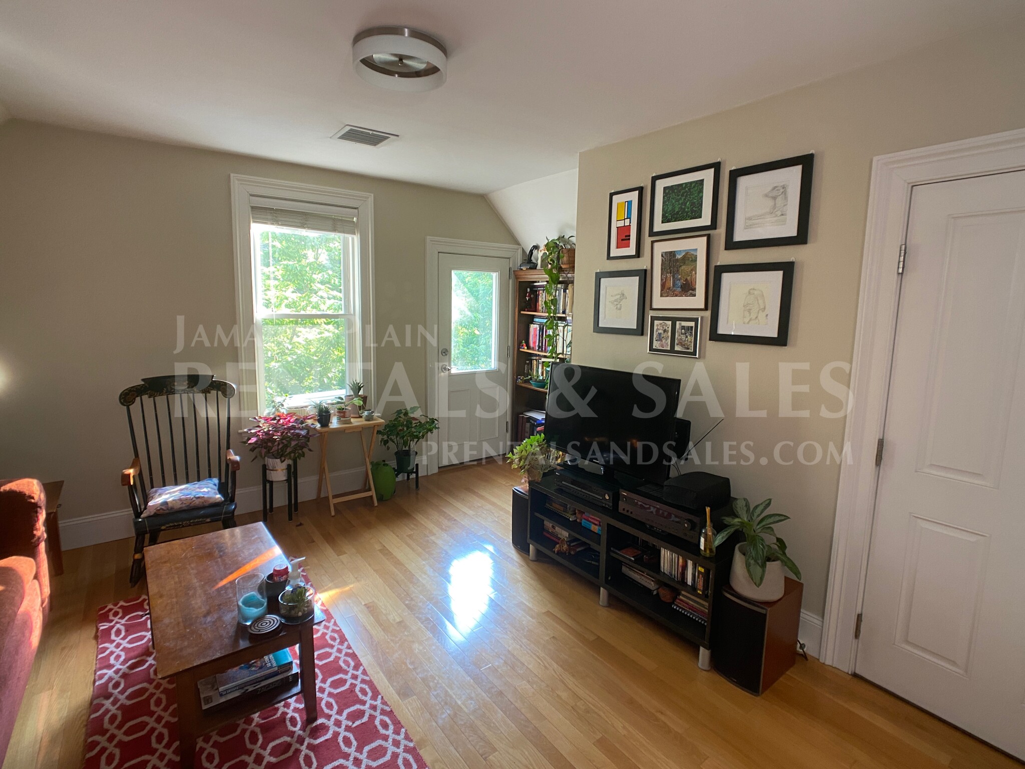 1.5 bed, 1 bath apartment for rent at 30 Sheridan St Unit 3, Jamaica Plain — photo 6 of 16