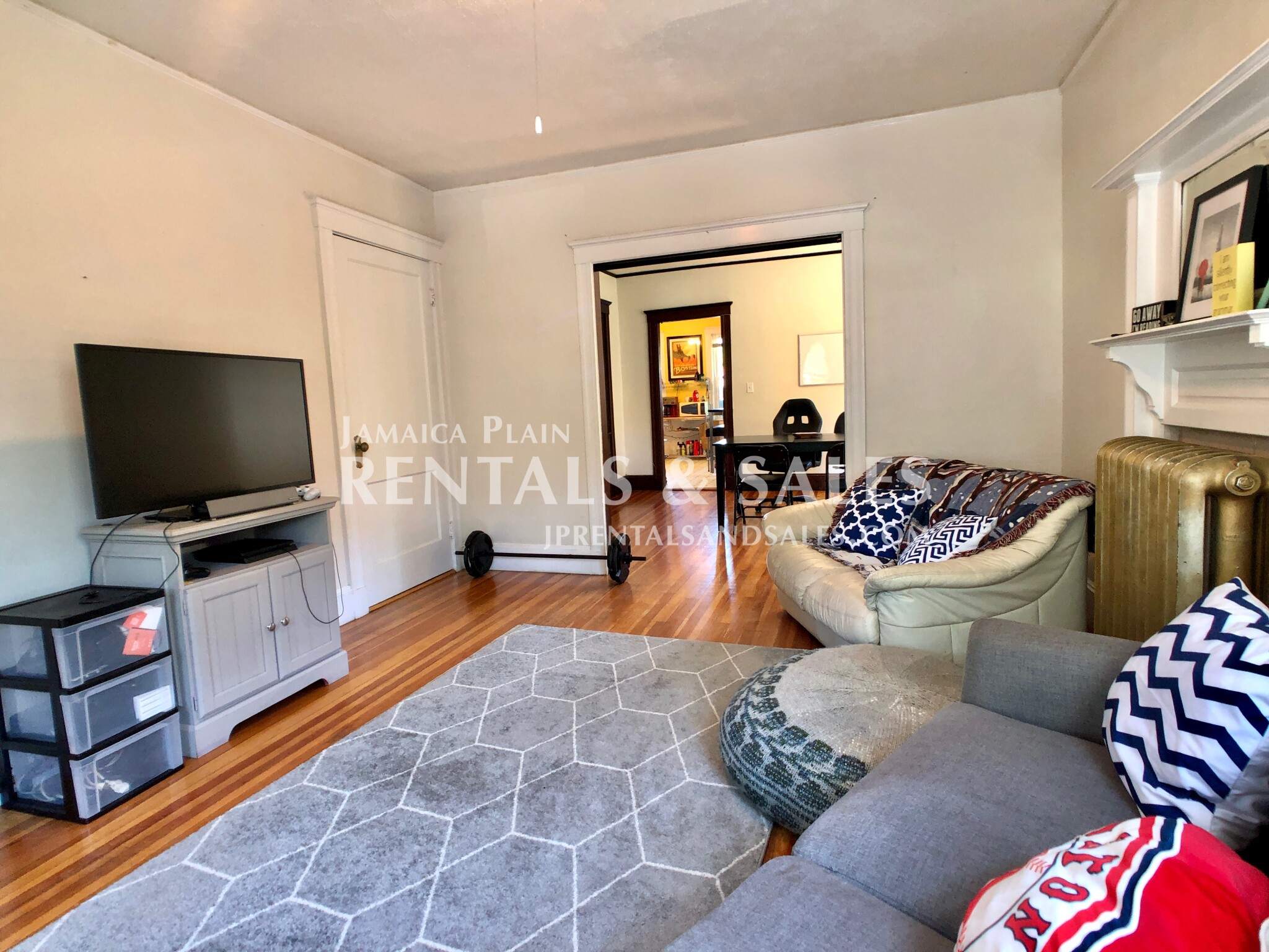 3 bed, 1 bath apartment for rent at 24 Seaverns Ave Unit 2, Jamaica Plain — photo 2 of 18