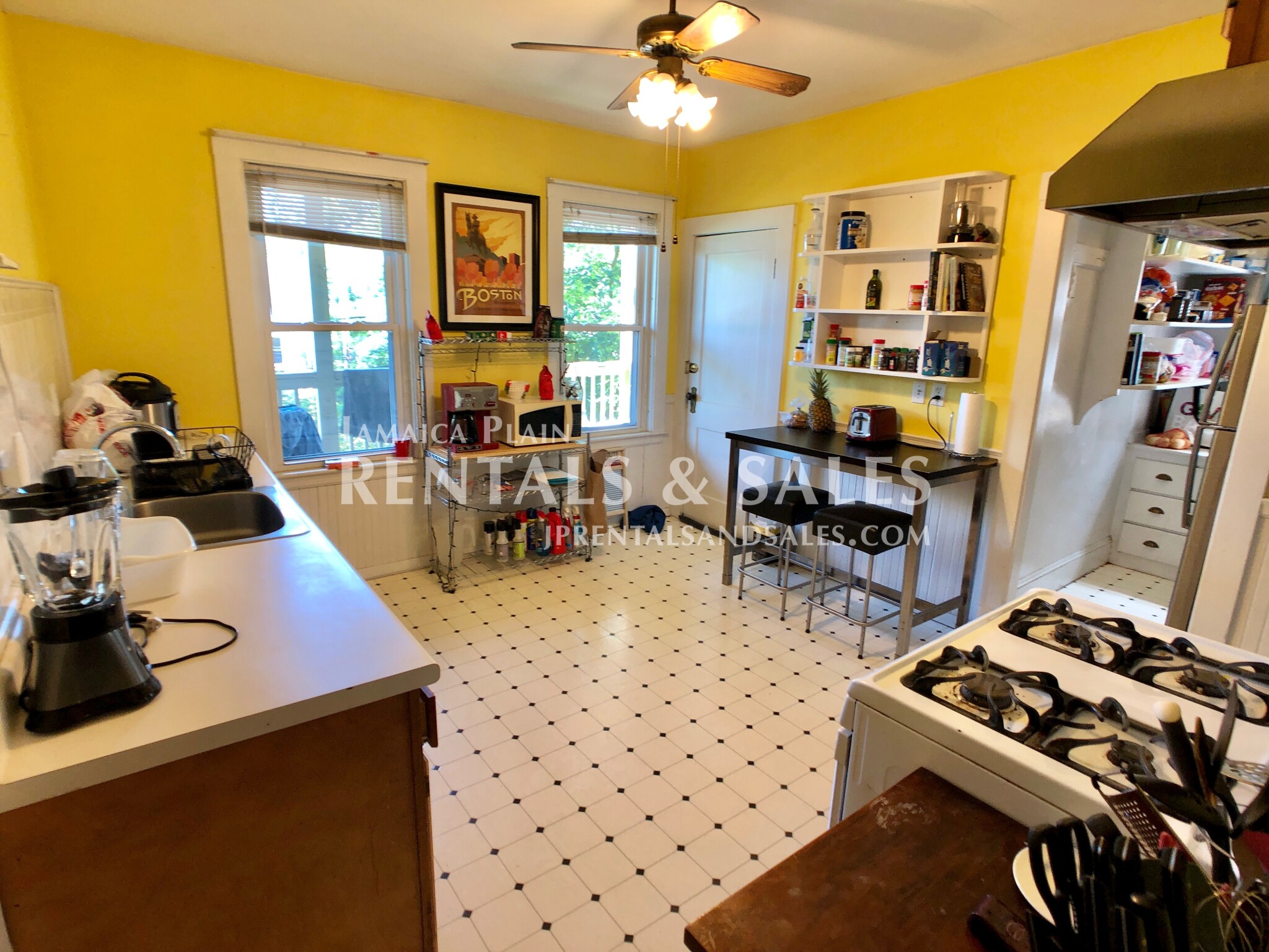 3 bed, 1 bath apartment for rent at 24 Seaverns Ave Unit 2, Jamaica Plain — photo 6 of 18