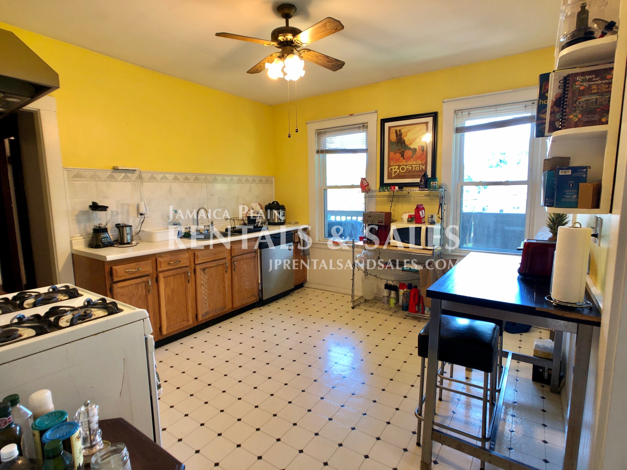 3 bed, 1 bath apartment for rent at 24 Seaverns Ave Unit 2, Jamaica Plain — photo 7 of 18