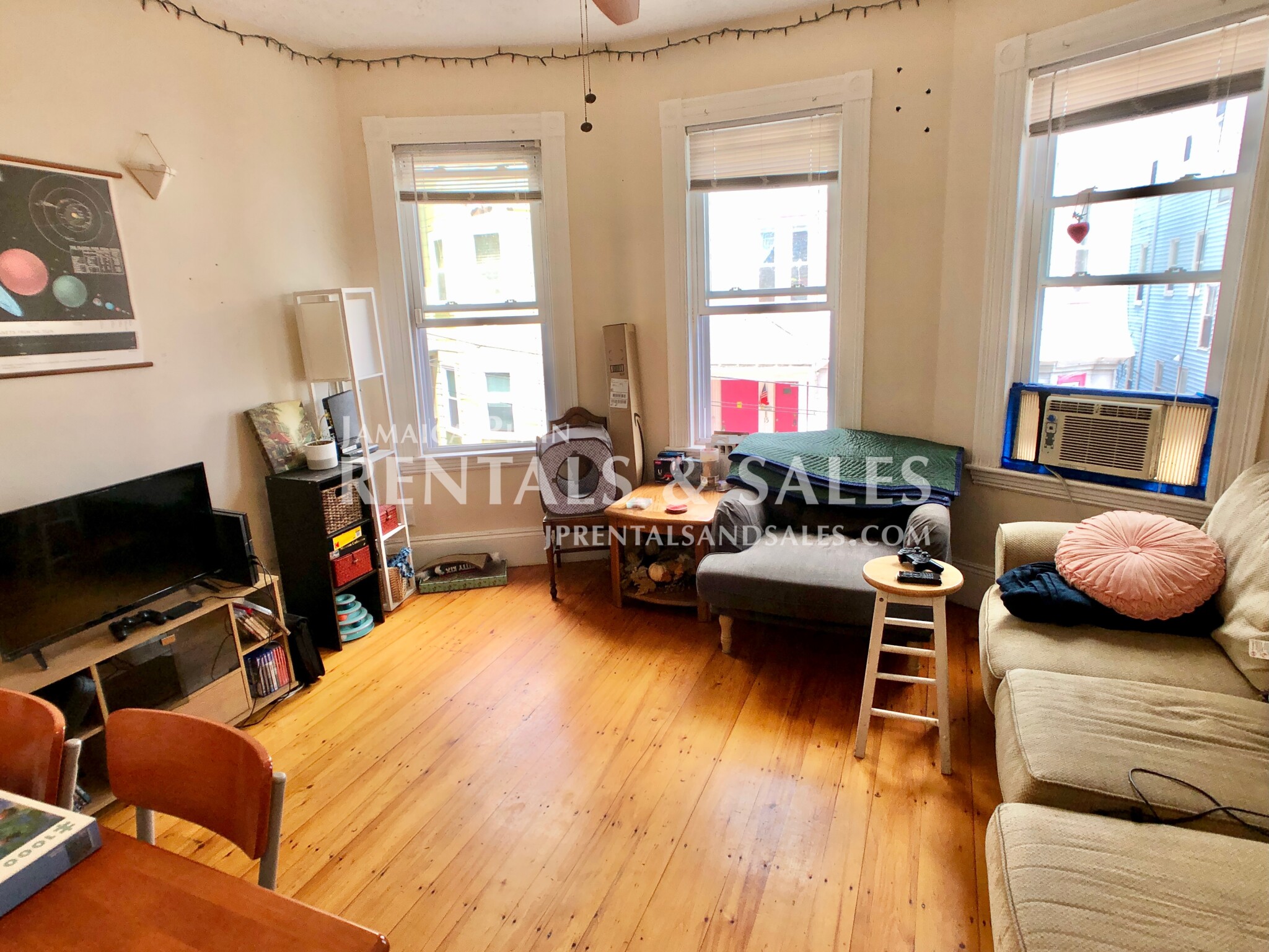 16 Arcola St, Jamaica Plain