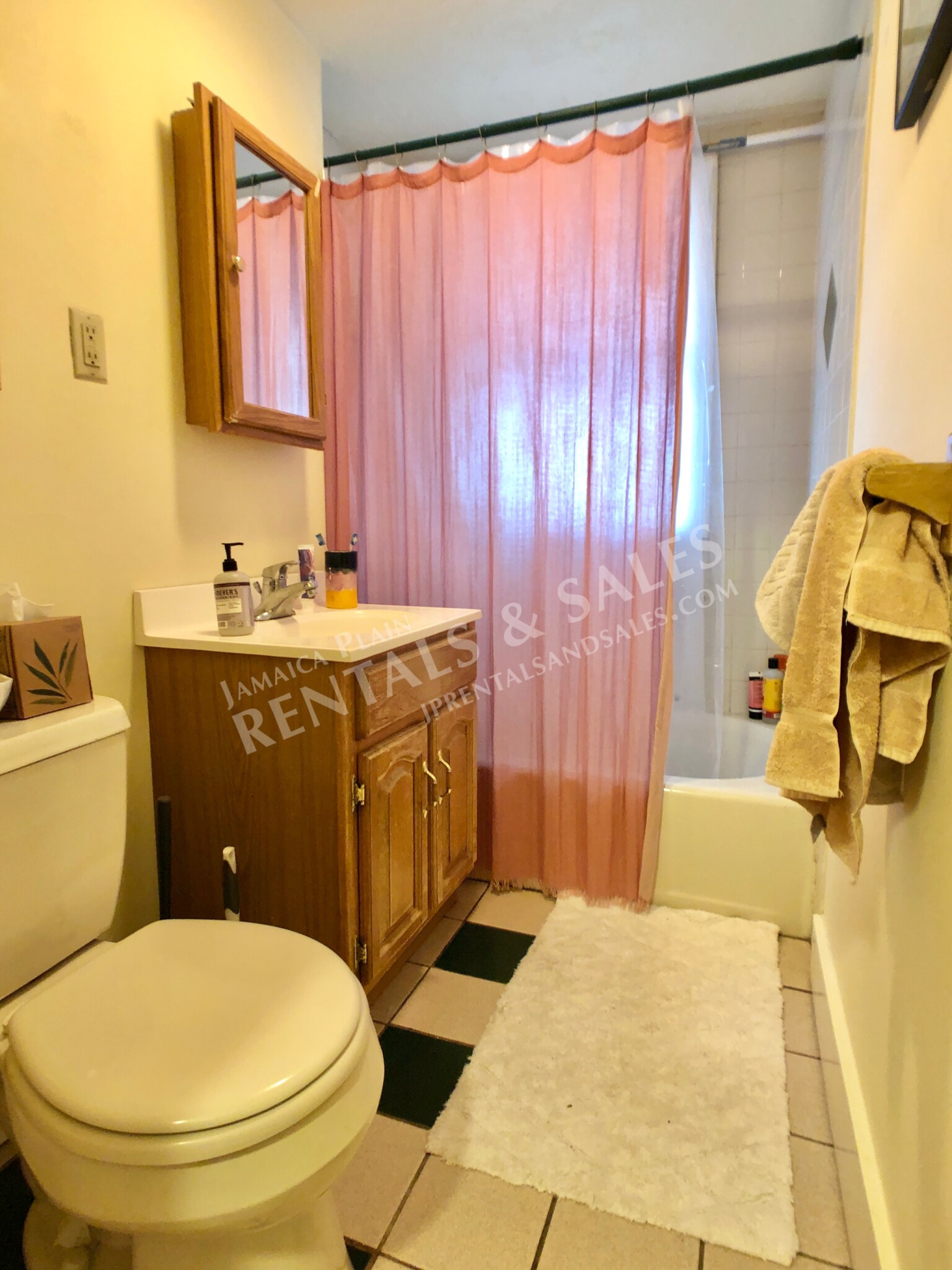 4440 Washington St, Roslindale