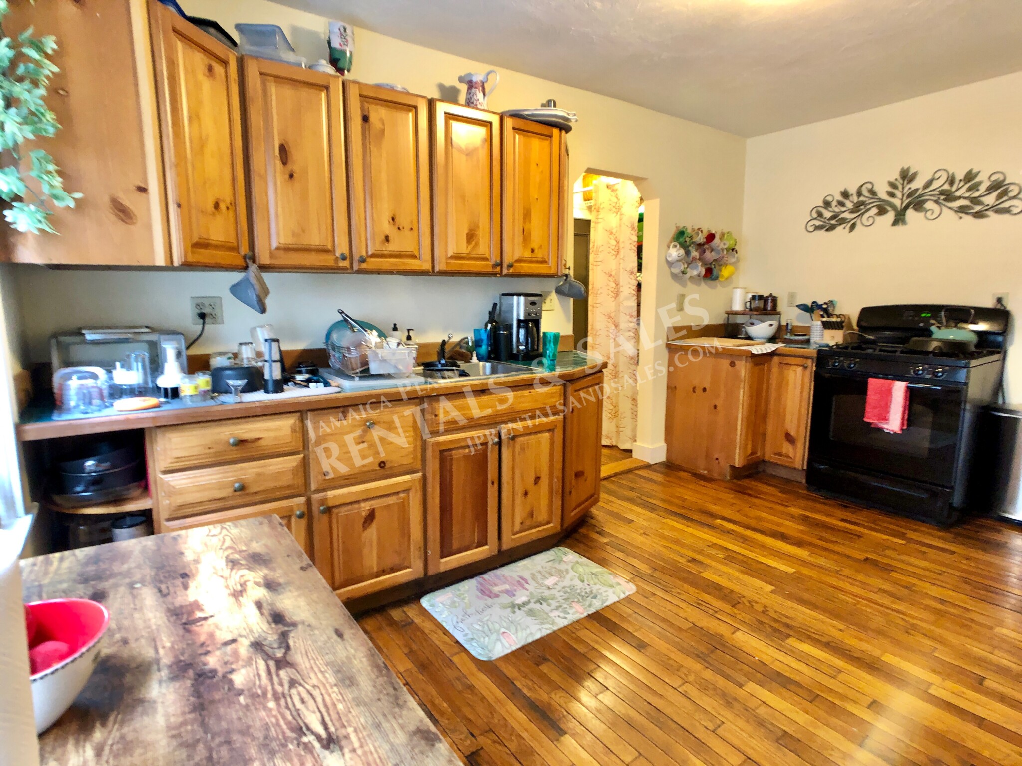 4440 Washington St, Roslindale