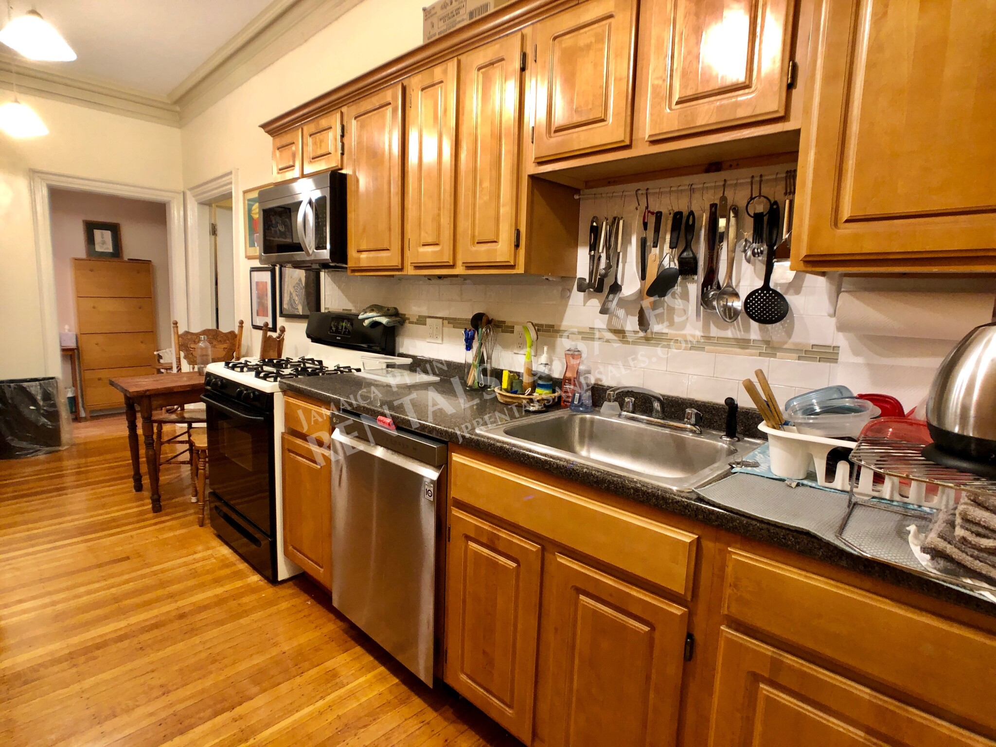3 bed, 1 bath apartment for rent at 23 Boylston St Unit 1, Jamaica Plain — photo 2 of 15