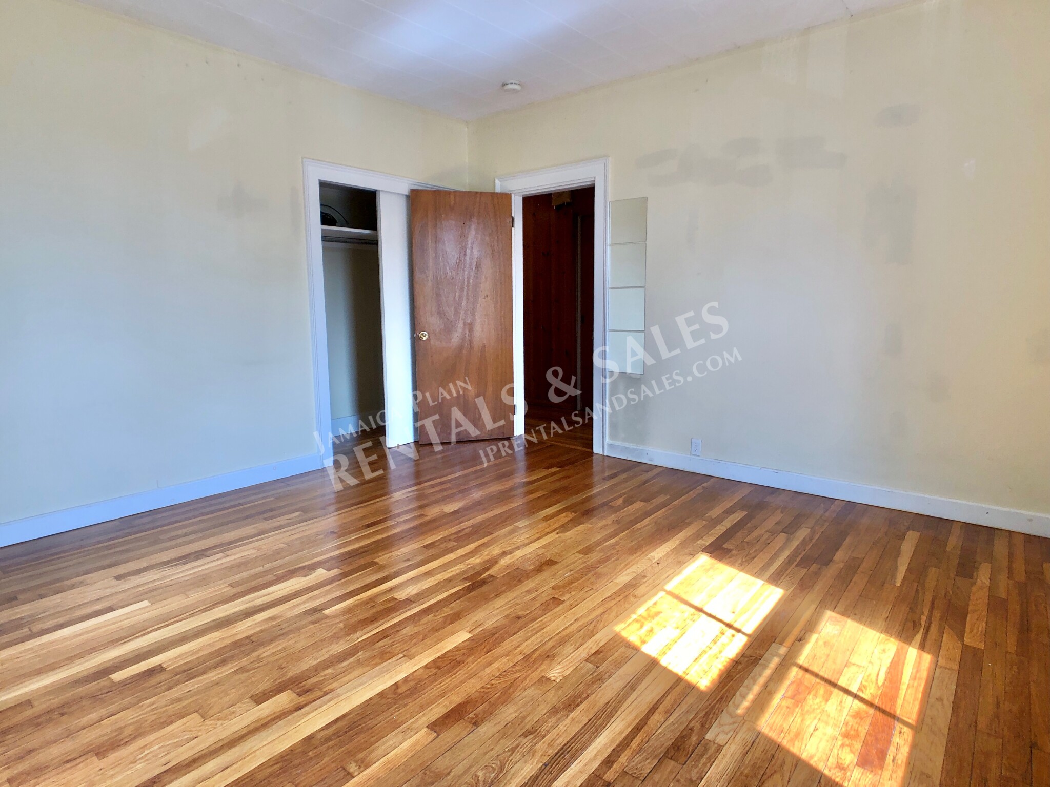 23 Clive St, Jamaica Plain