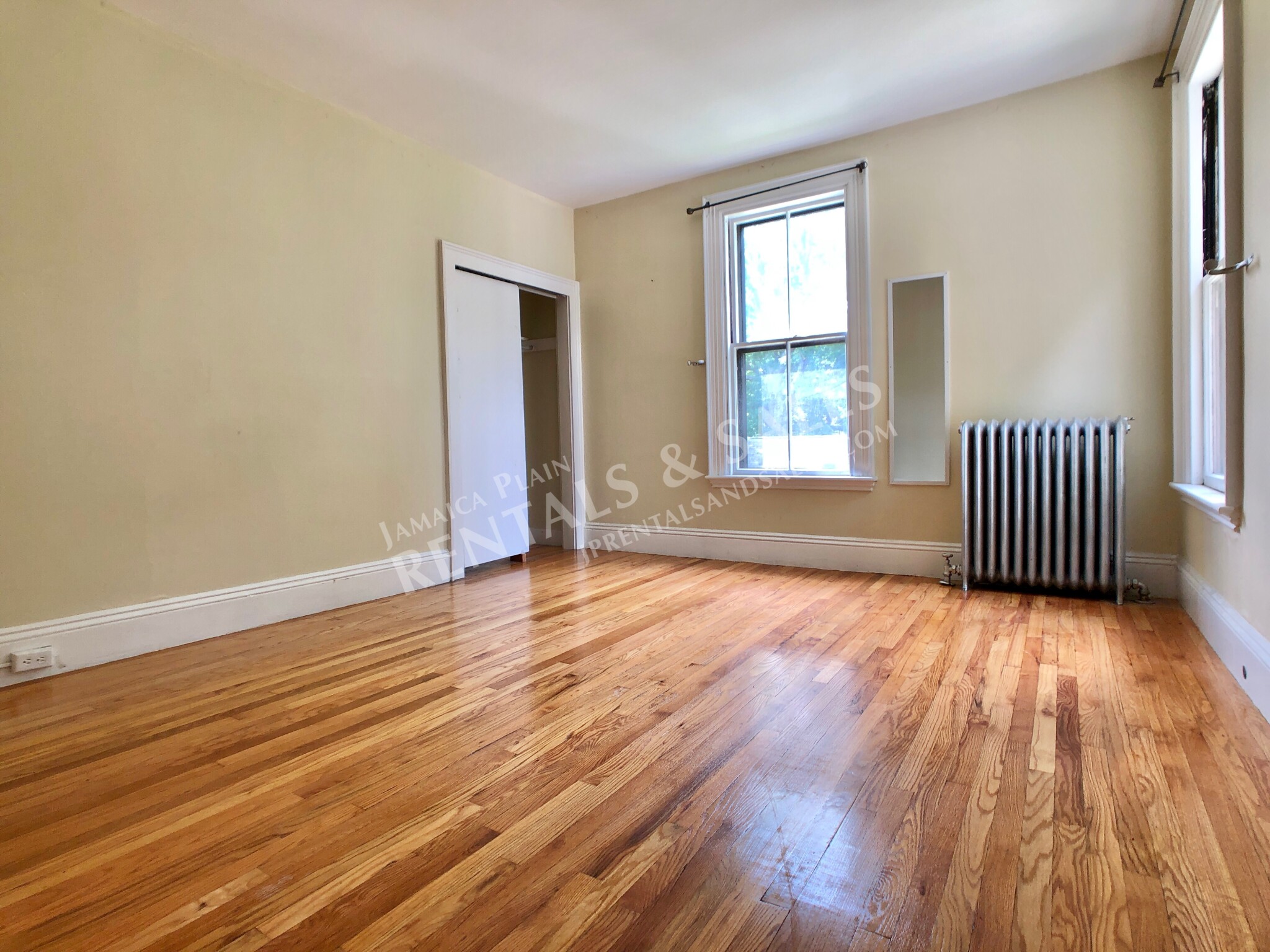 23 Clive St, Jamaica Plain