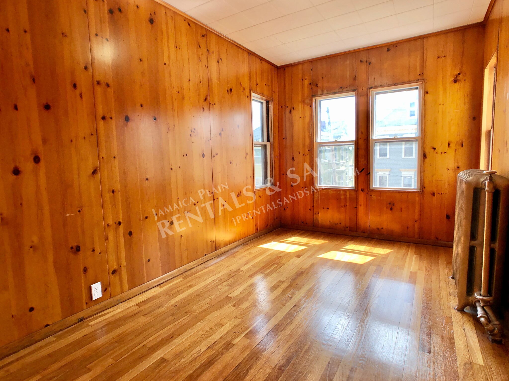 23 Clive St, Jamaica Plain