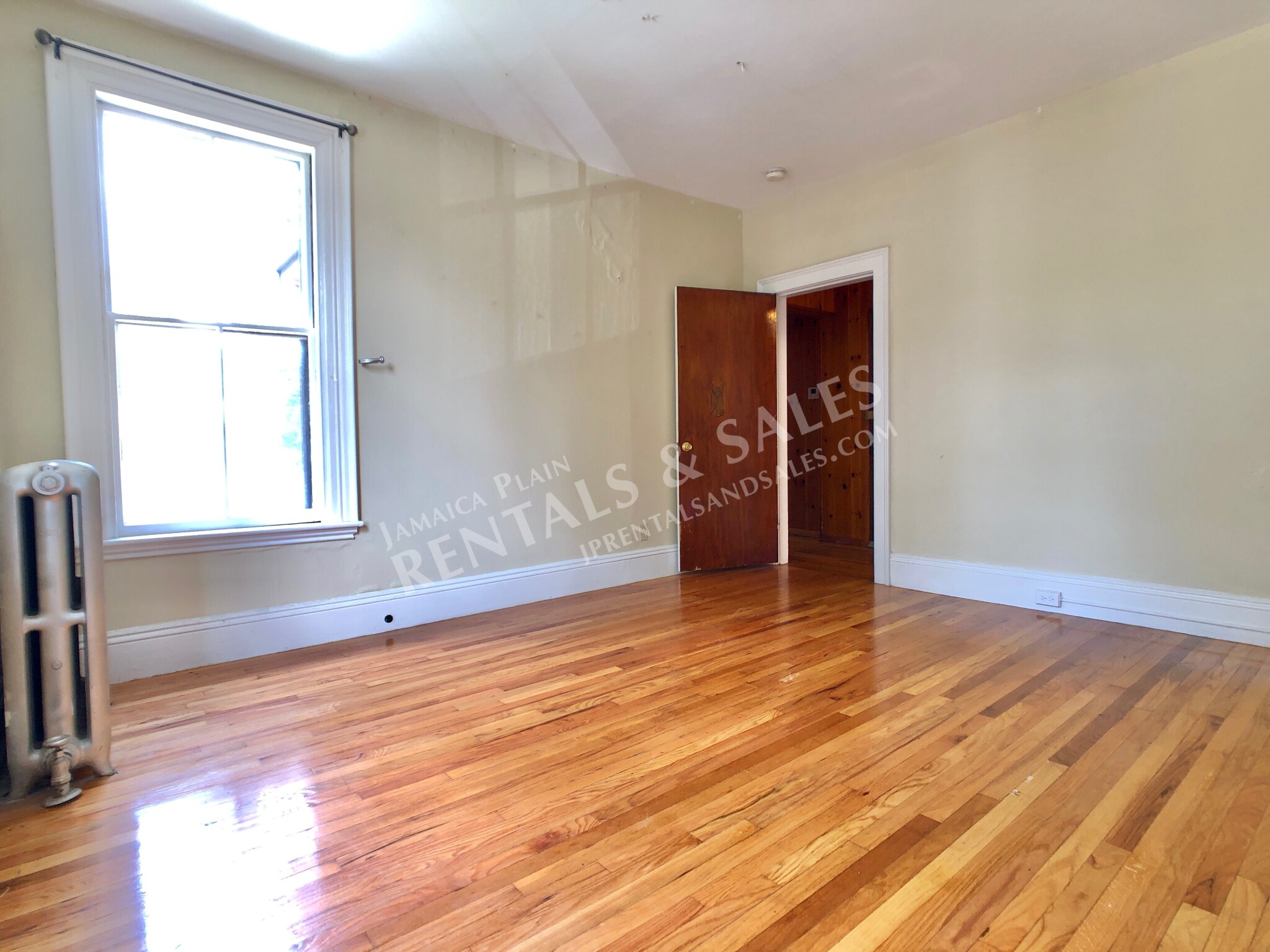 23 Clive St, Jamaica Plain