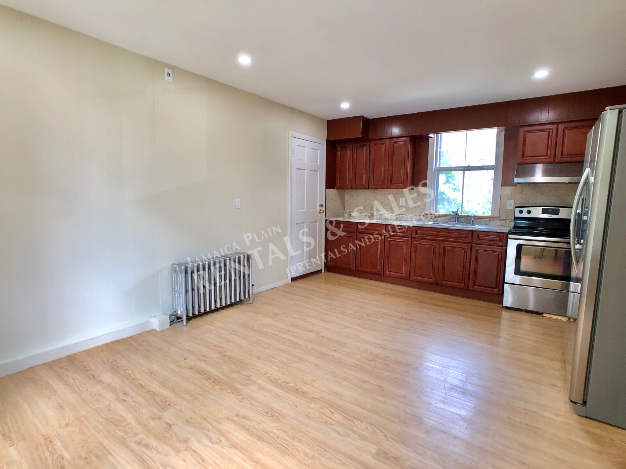 23 Clive St, Jamaica Plain