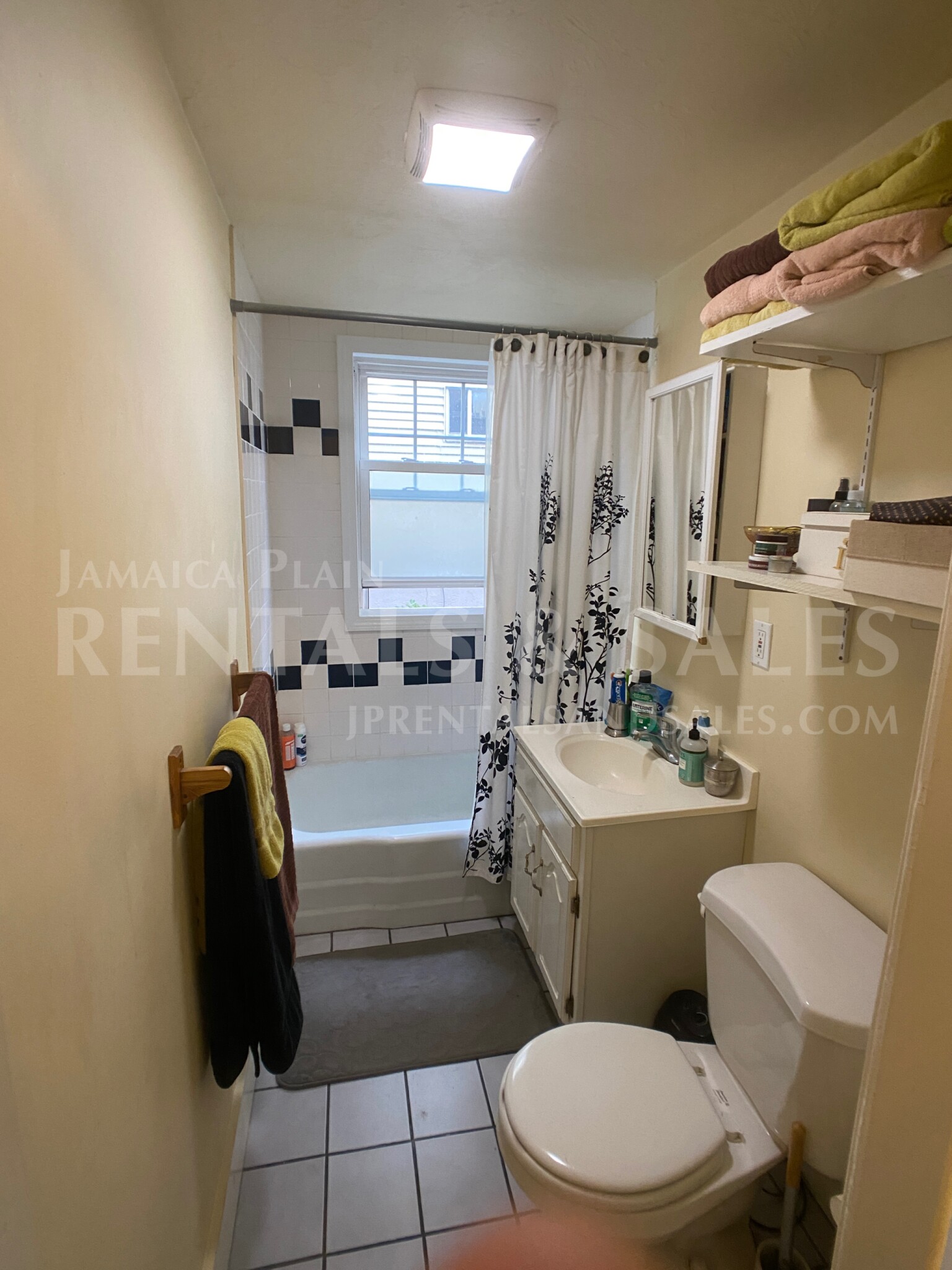 4440 Washington St, Roslindale