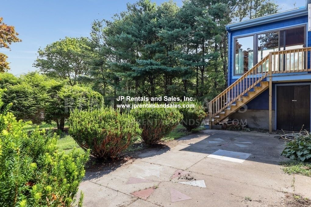4 bed, 2.5 bath apartment for rent at 19 Norton St, Hyde Park — photo 17 of 33