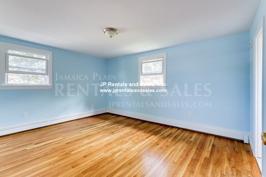 4 bed, 2.5 bath apartment for rent at 19 Norton St, Hyde Park — photo 28 of 33